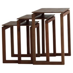 Mesas nido Wanaka, nogal macizo - Moderna de mediados de siglo inspirada en Studio Yann