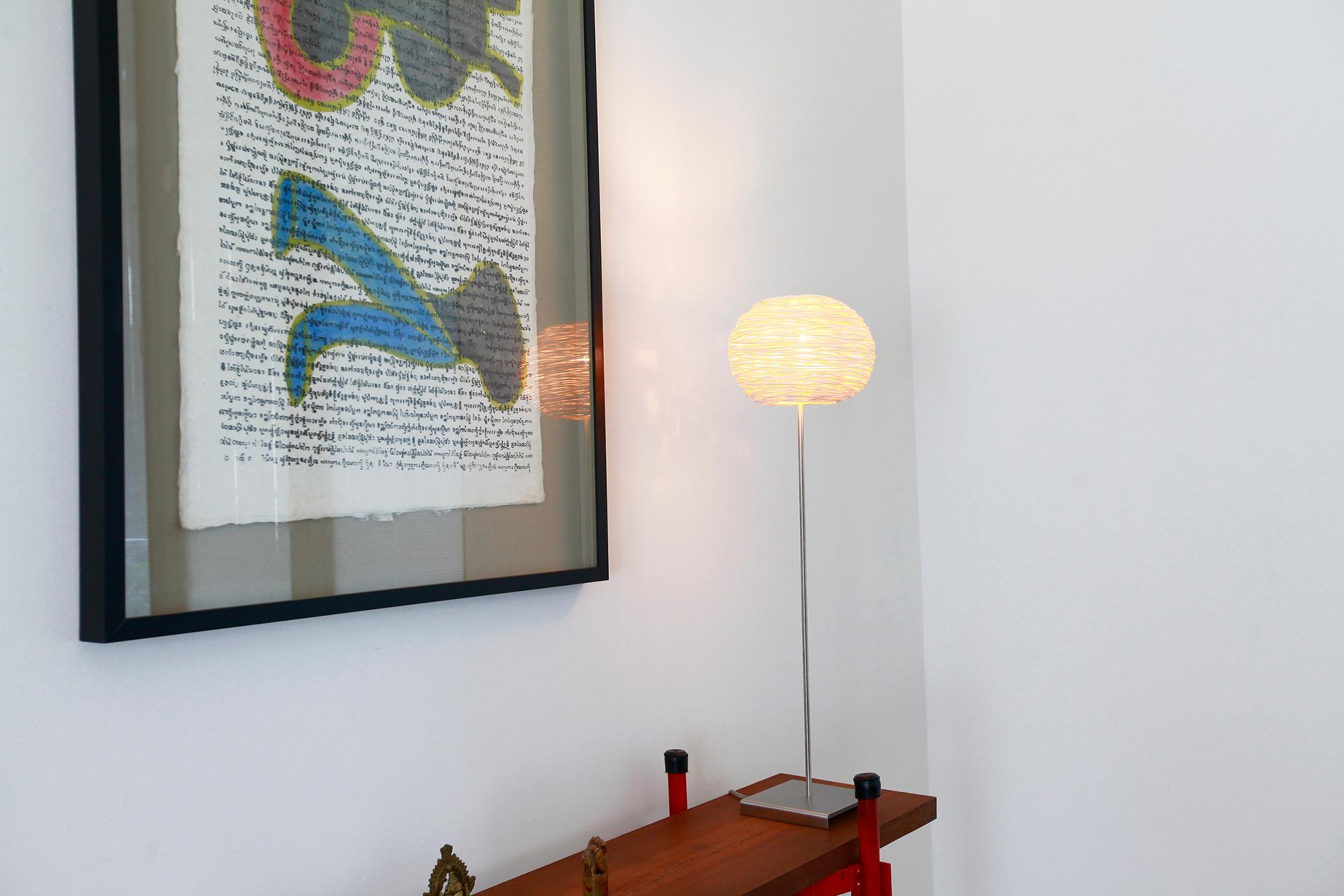 Tissé à la main Wand Nest by Ango, lampe de table en rotin tressé à la main en vente