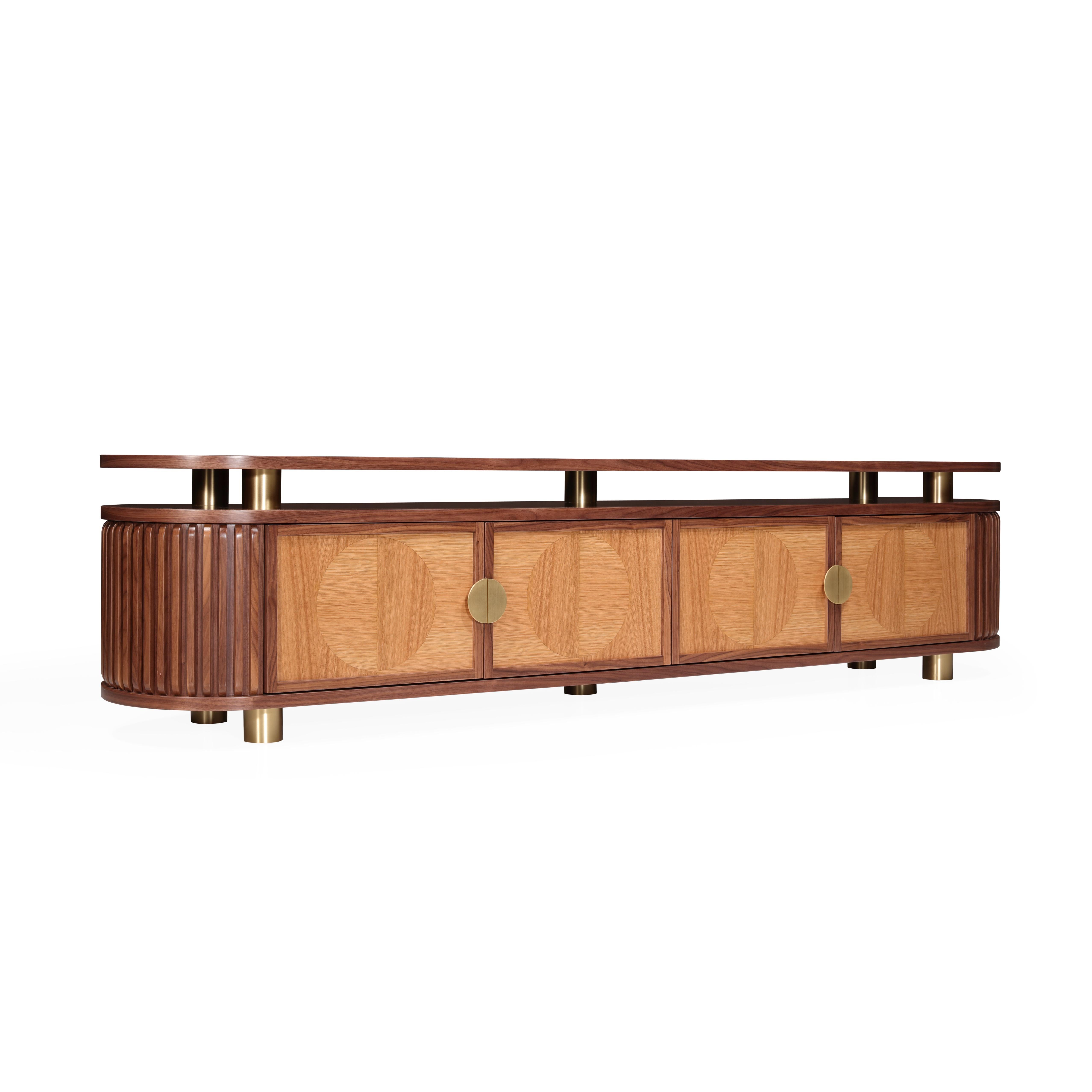 Credenza Wanda II - Credenza moderna in noce con intarsi in Oak e dettagli in ottone spazzolato

La credenza 