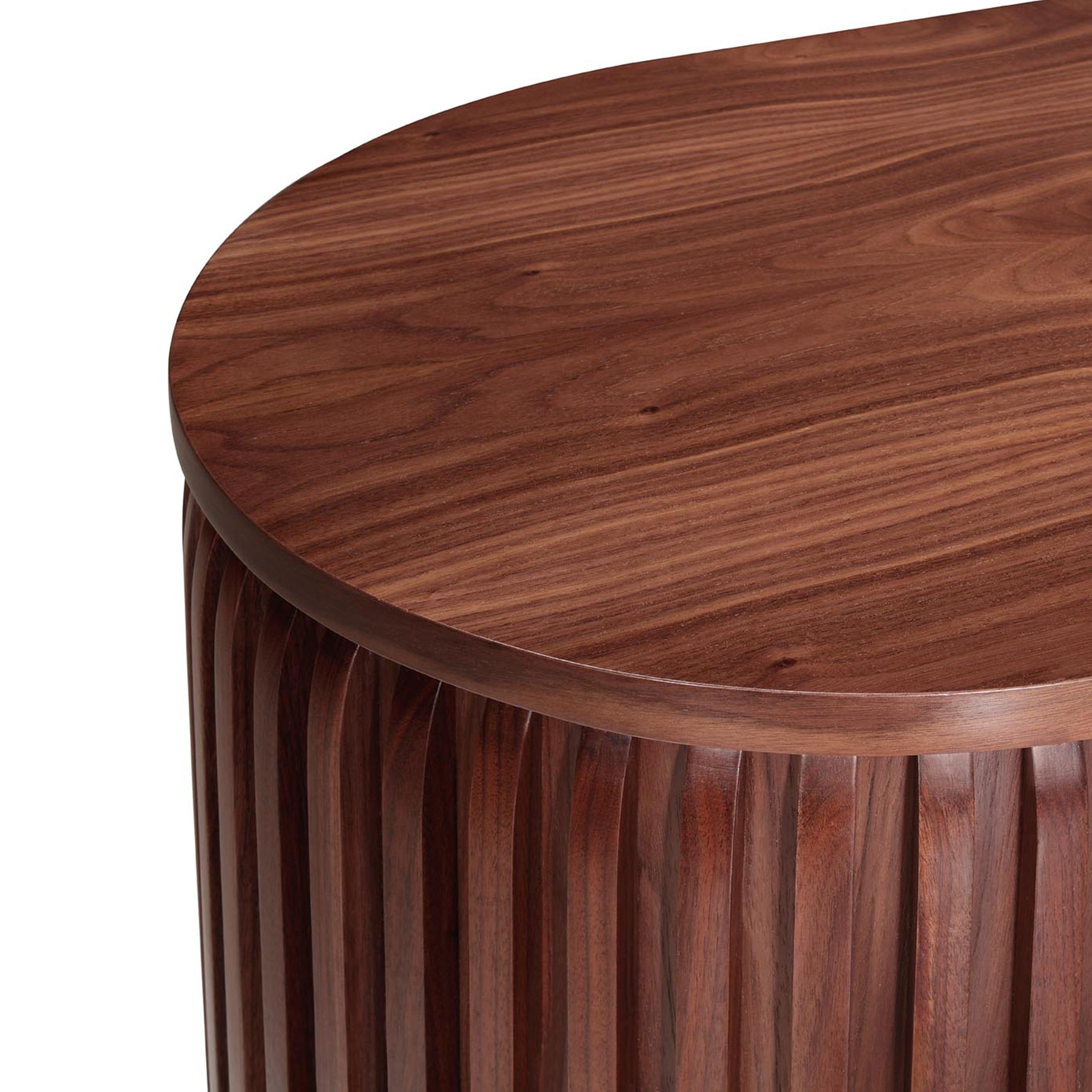 Wanda Sideboard: Elegance in Curved Walnut and Brass Accents In New Condition For Sale In Baguim Do Monte, PT