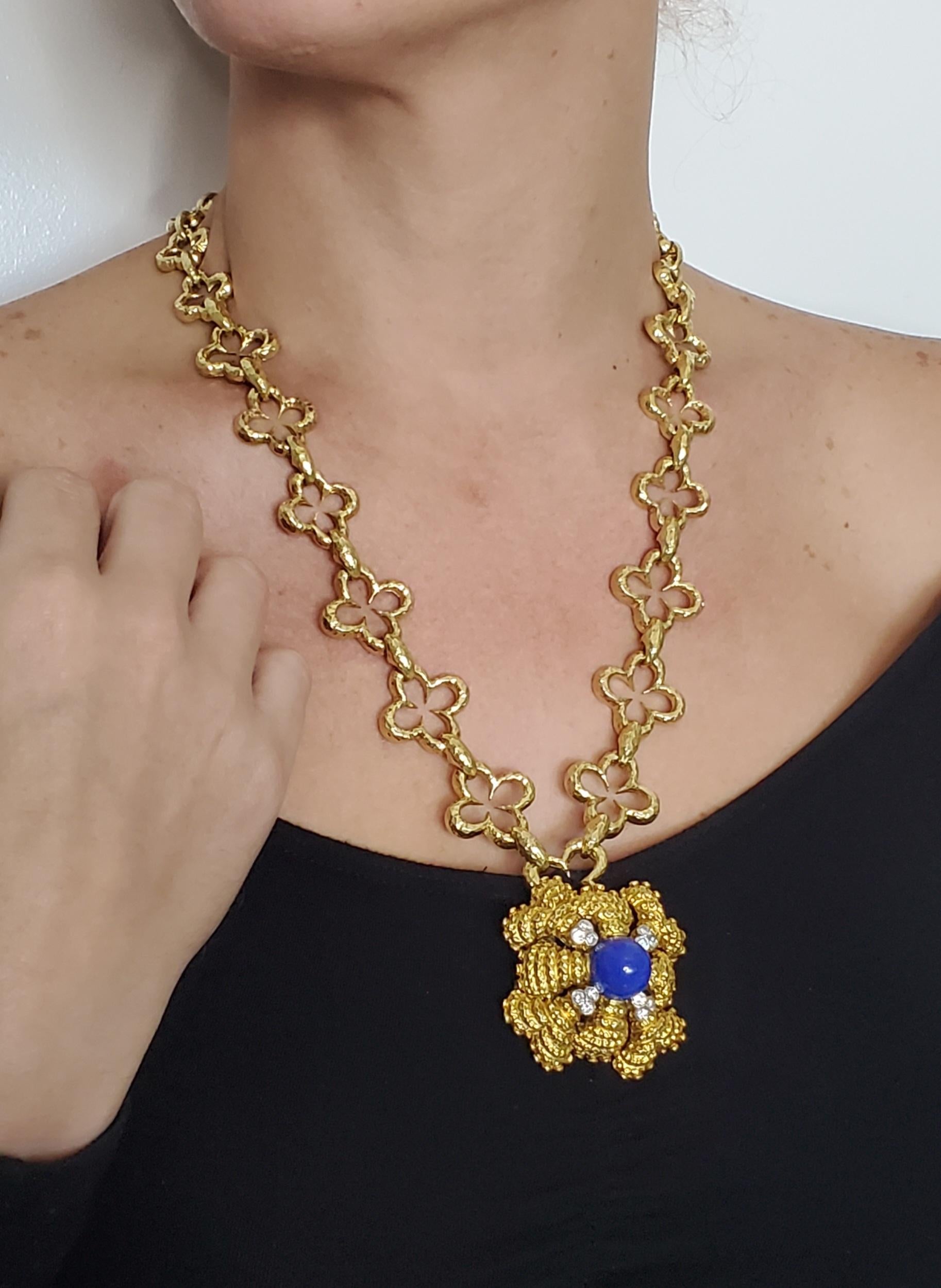 Wander France 1960 Mid Century Graduated Alhambra Necklace In 18Kt Yellow Gold In Excellent Condition In Miami, FL