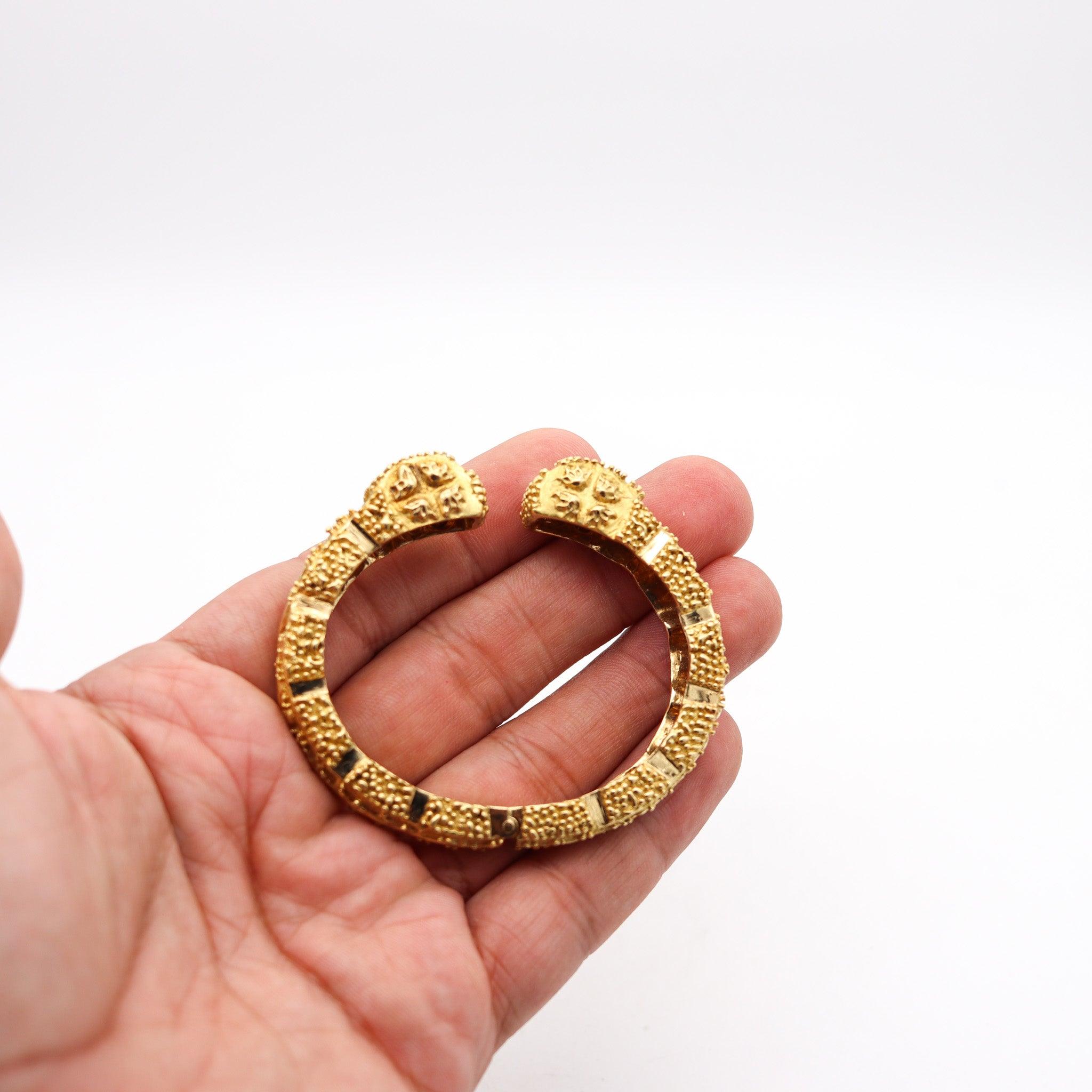 WANDER FRANCE 1960 Modernist Cuff Bracelet In Solid 18Kt Yellow Gold For Sale 6