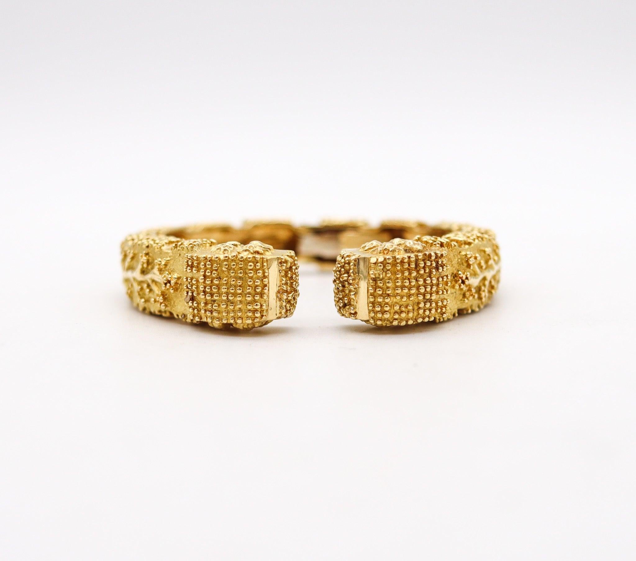 WANDER FRANCE 1960 Modernist Cuff Bracelet In Solid 18Kt Yellow Gold In Excellent Condition For Sale In Miami, FL