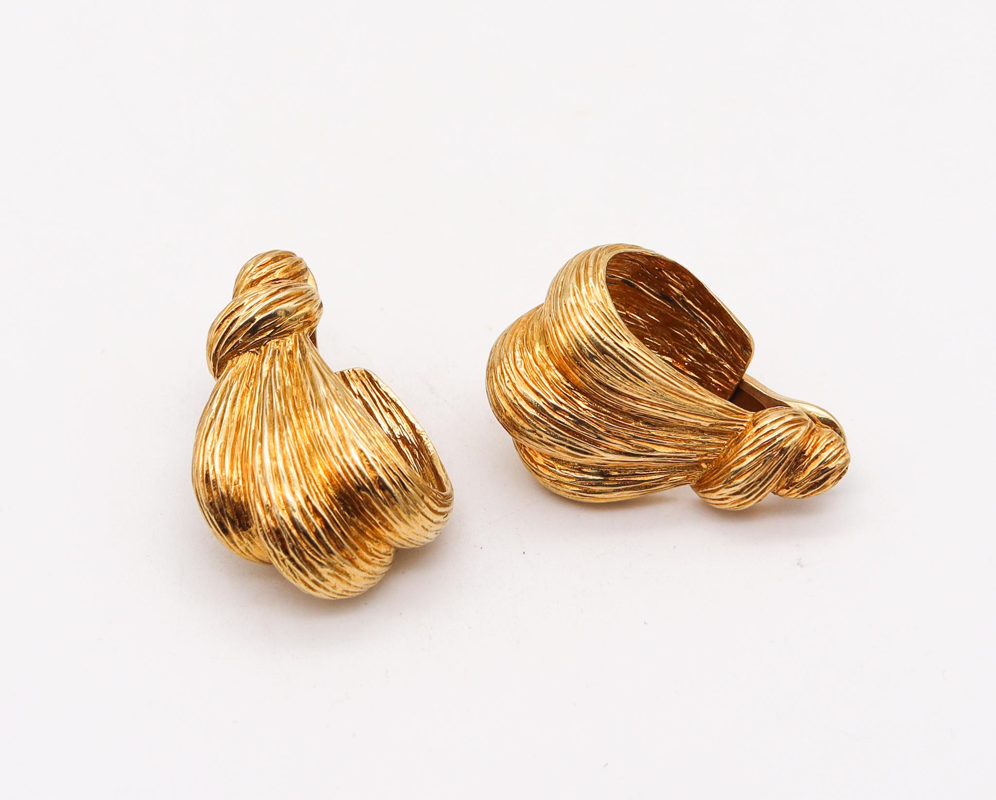 Retro Wander France 1960 Modernist Wrapped Knots Clips Earrings Solid 18Kt Yellow Gold For Sale
