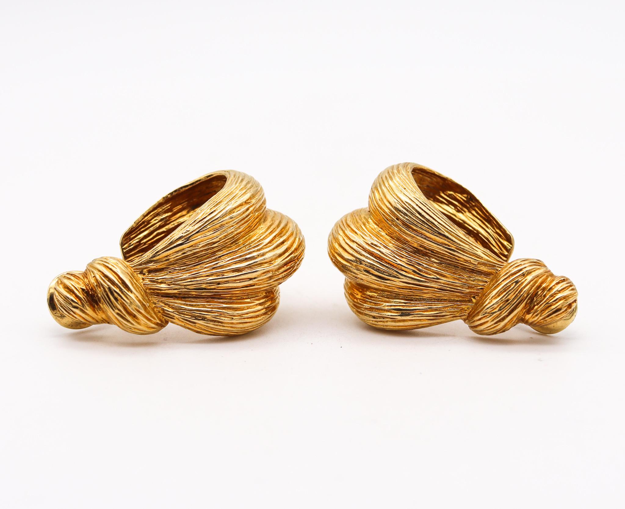 Wander France 1960 Modernist Wrapped Knots Clips Earrings Solid 18Kt Yellow Gold In Excellent Condition For Sale In Miami, FL