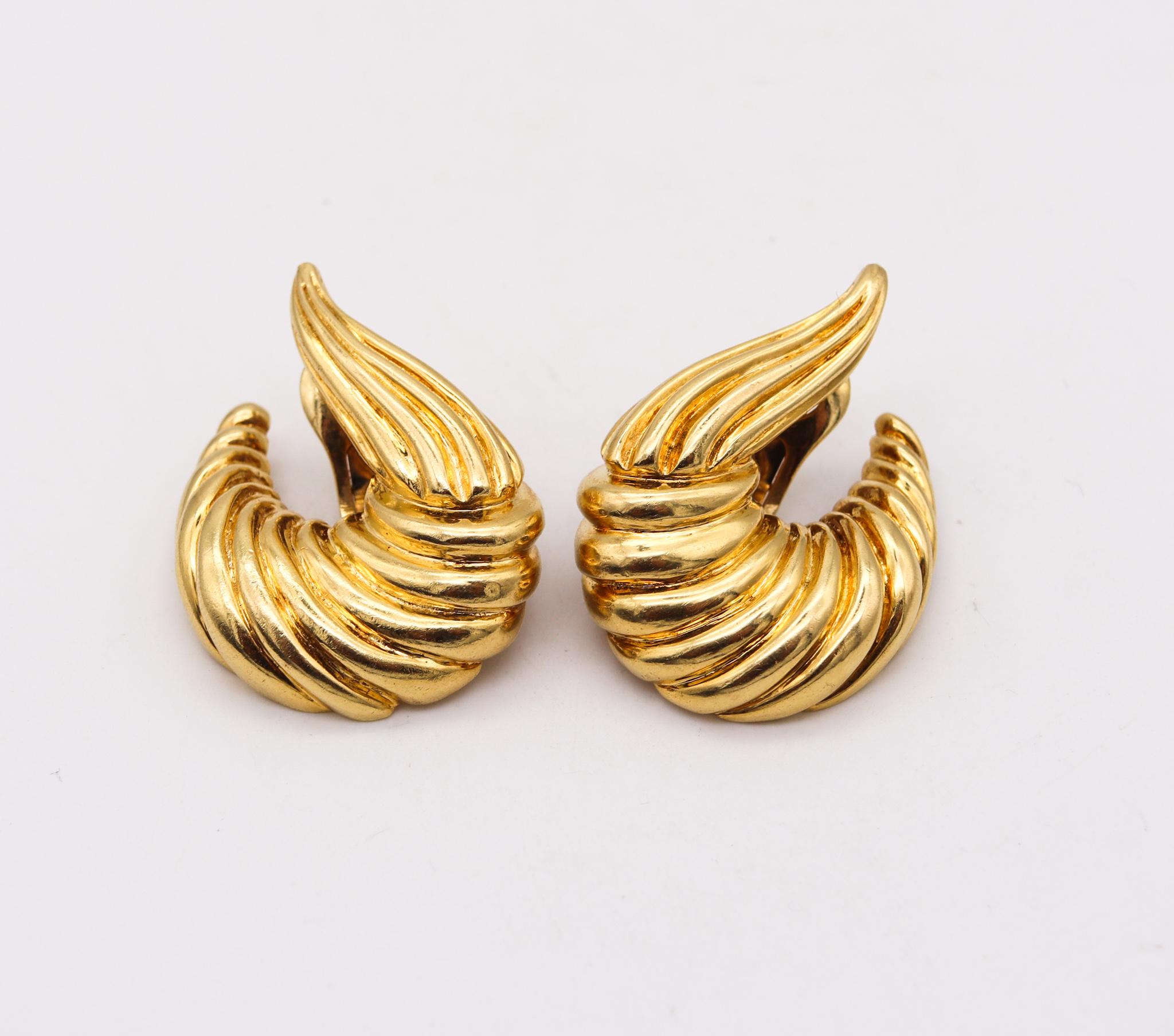 Modernist Wander France 1960 Textured Fluted Clips Earrings in 18Kt Yellow Gold