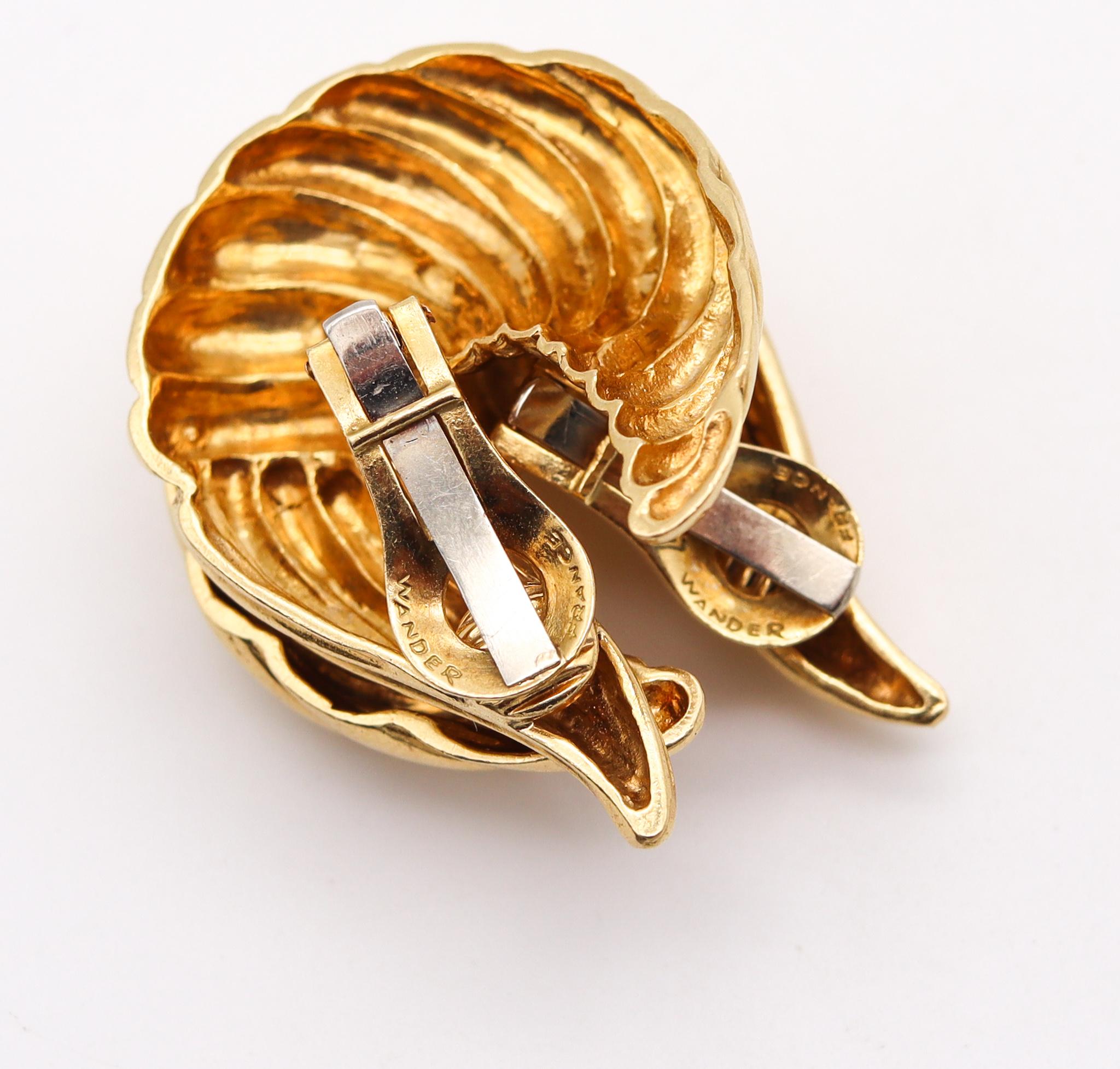 Women's Wander France 1960 Textured Fluted Clips Earrings in 18Kt Yellow Gold