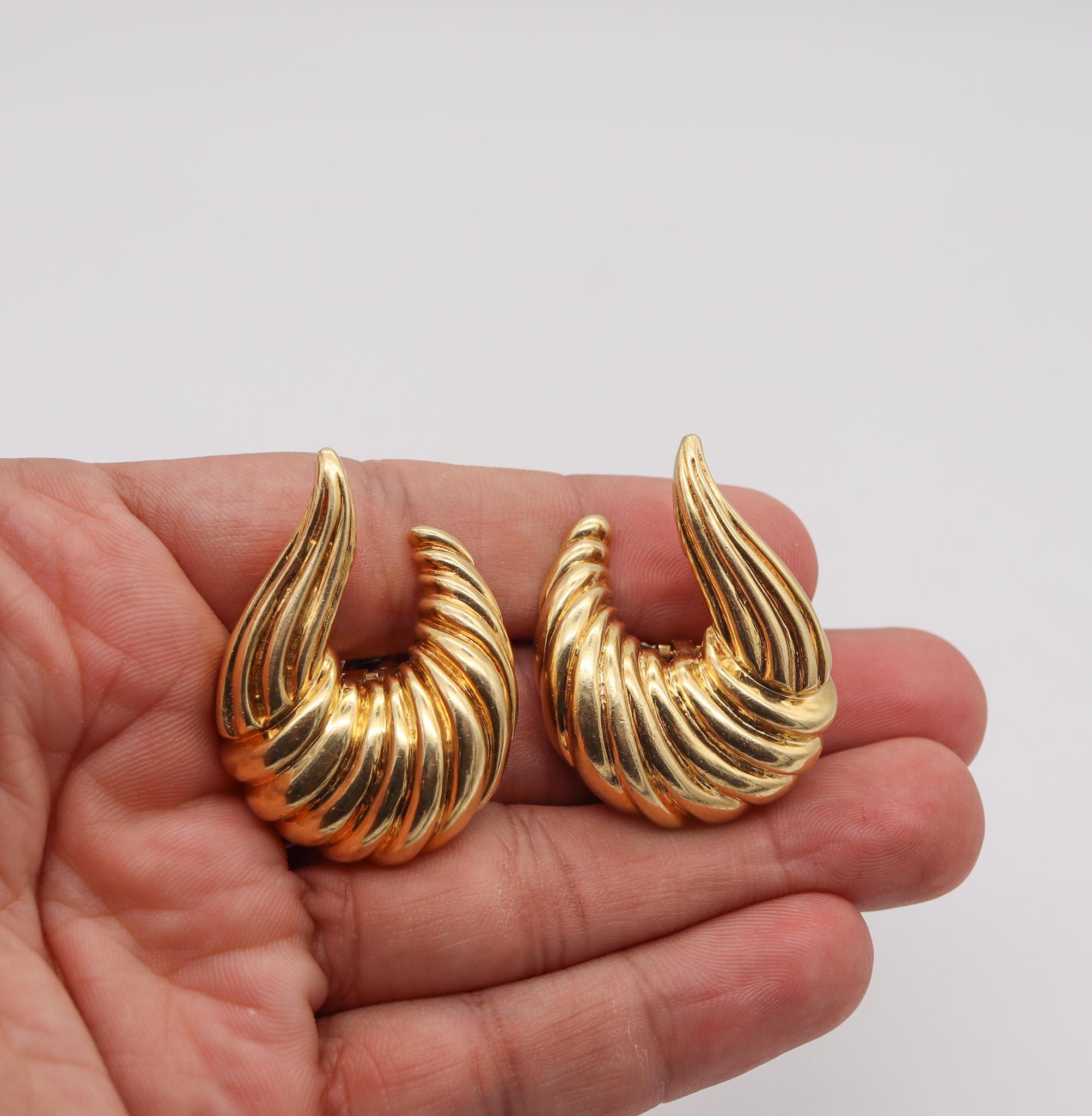 Wander France 1960 Textured Fluted Clips Earrings in 18Kt Yellow Gold 1