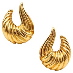 Wander France 1960 Textured Fluted Clips Earrings in 18Kt Yellow Gold