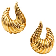 Vintage Wander France 1960 Textured Fluted Clips Earrings in 18Kt Yellow Gold