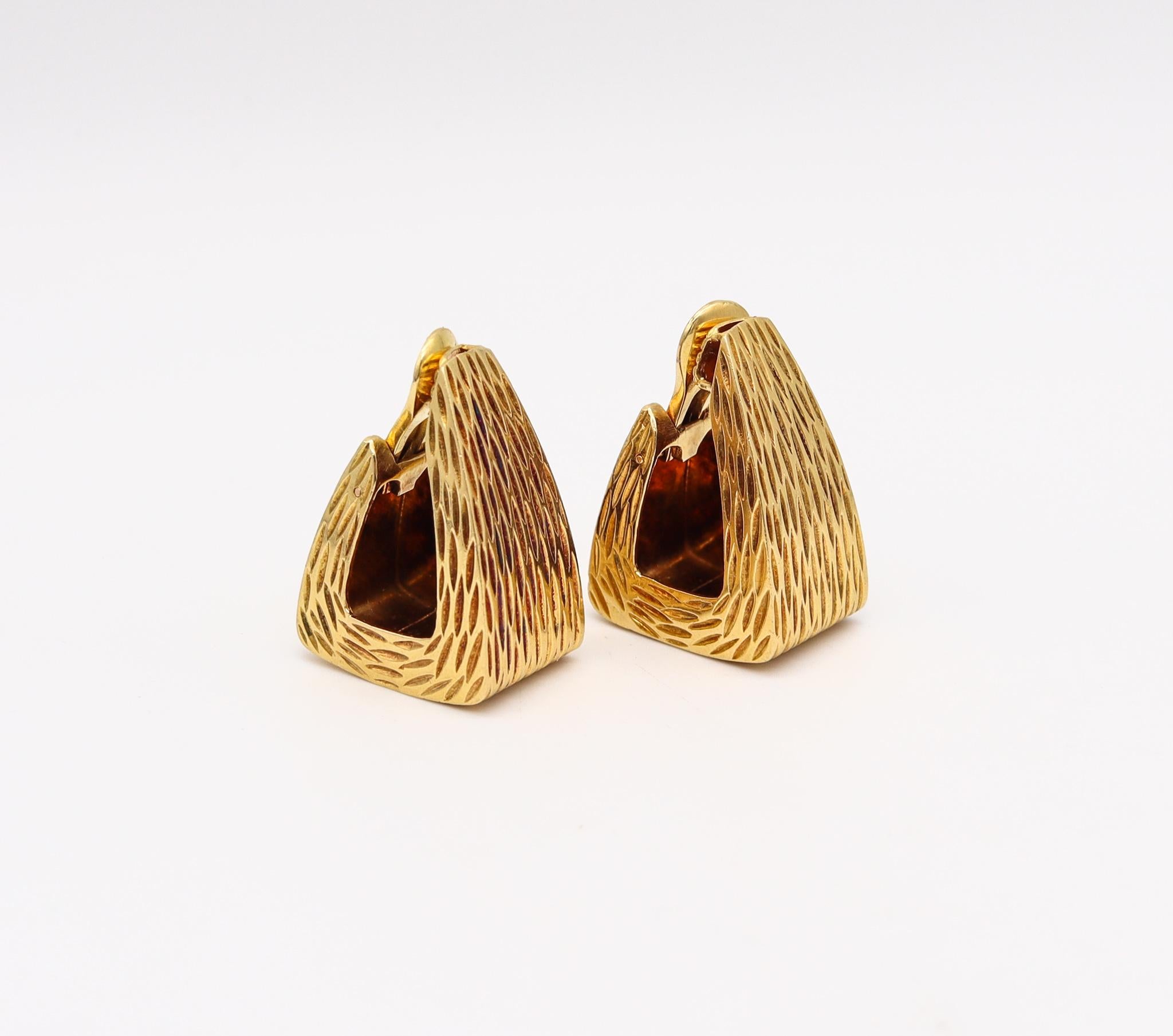 Statement earrings designed by Robert Wander.

Beautiful bold pair created at the atelier of Robert Wander for Wander France, back in the 1960's. These gorgeous earrings were crafted with sharp geometric patterns in solid yellow gold of 18 karats