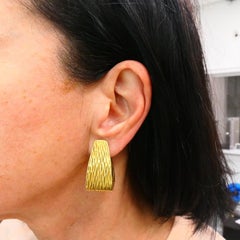 Wander France  Modern 18k Gold Geometric Clip-On Earrings