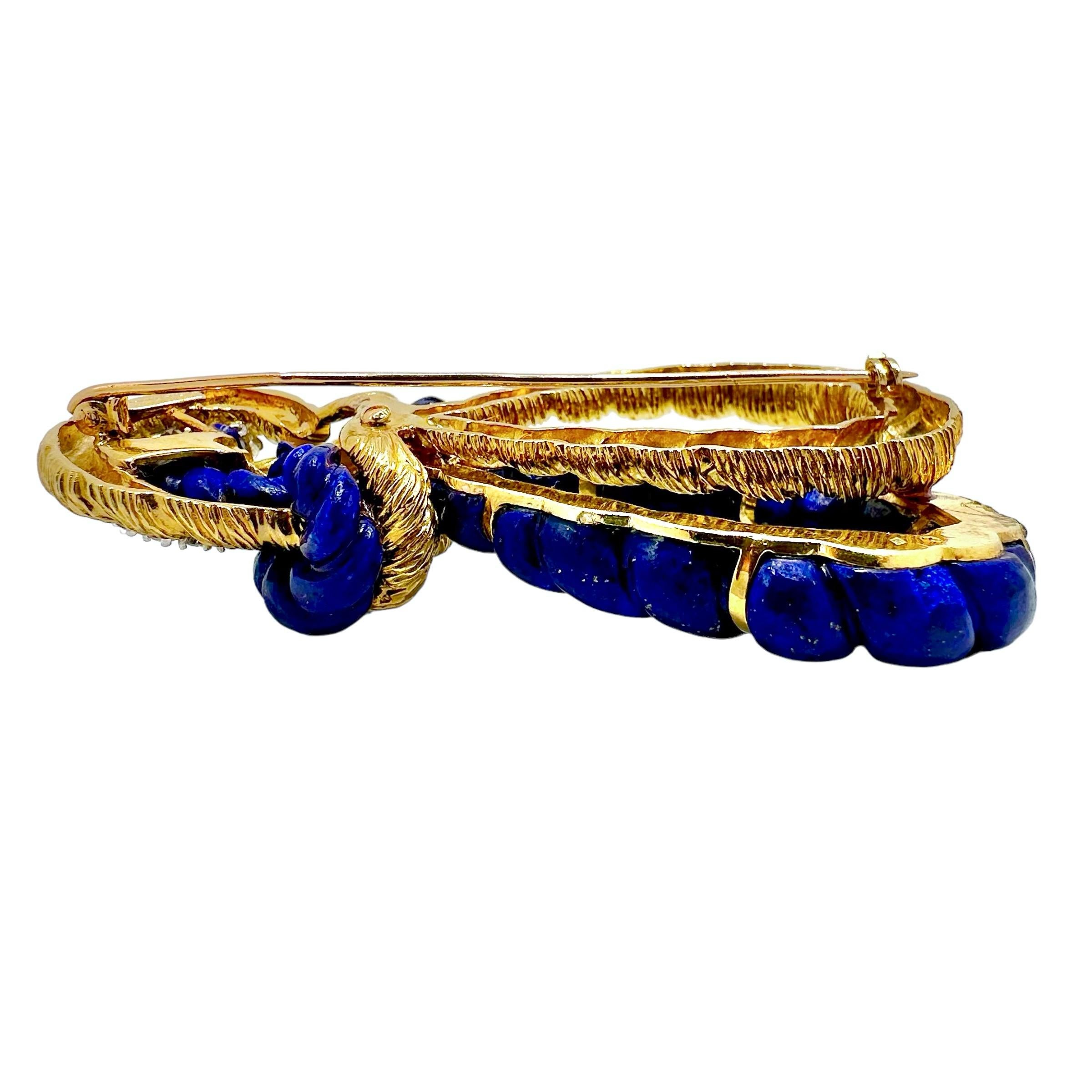 This is a large scale 18K yellow gold, bow knot brooch comprised of one strand of gold, and one strand of lapis lazuli, interwoven with brilliant cut diamonds, made by the French maker,  Wander. The texture of the twisted gold rope  design contrasts