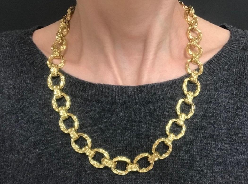 An extraordinary Wander gold necklace made of 18k hammered gold. Can be separated in a bracelet and a shorter necklace (see photos). When separated, only the bracelet has the signature. 
It's an impressive piece with an exquisite texture. It has a