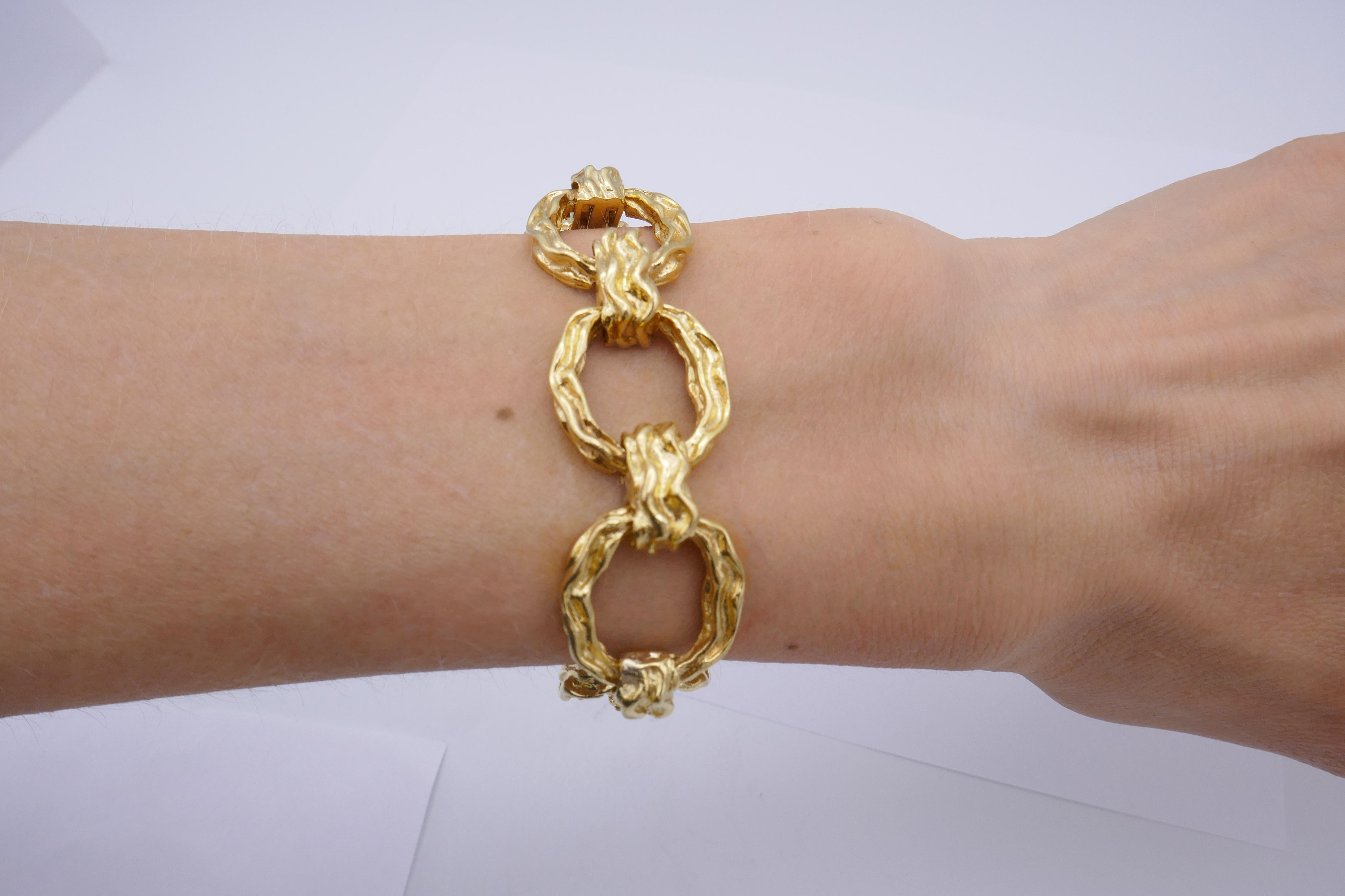 Women's Wander Gold Necklace 18k Hammered Gold Bracelet Set