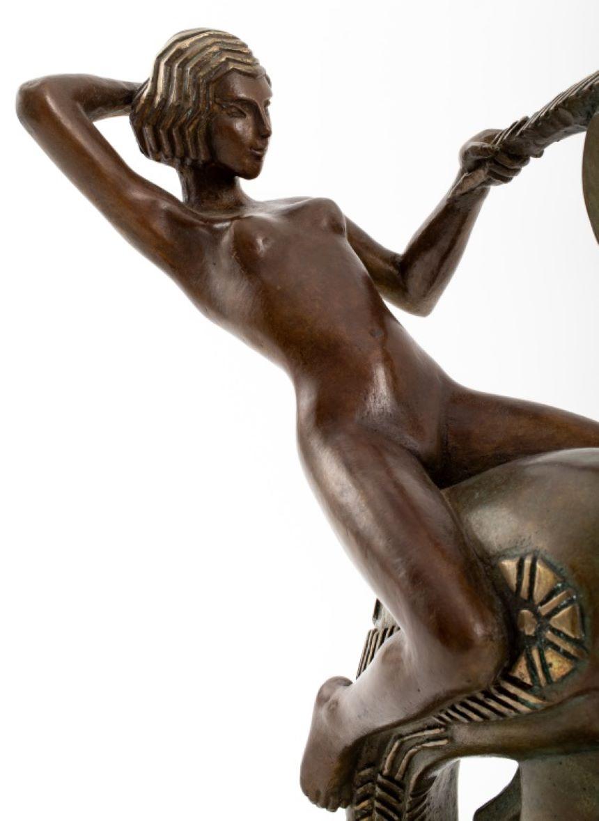 Bronze « Woman Riding a Heron » de Wang Jida, 1988 en vente 1