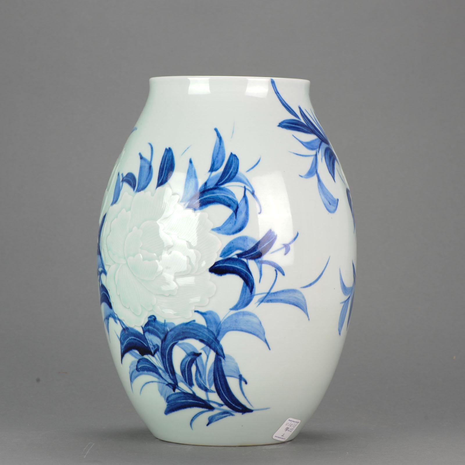 Wanglin '1972' Artist Mark Celadon Anhua Vase Dated 2001 Chinese Porcelain Vase In Excellent Condition For Sale In Amsterdam, Noord Holland