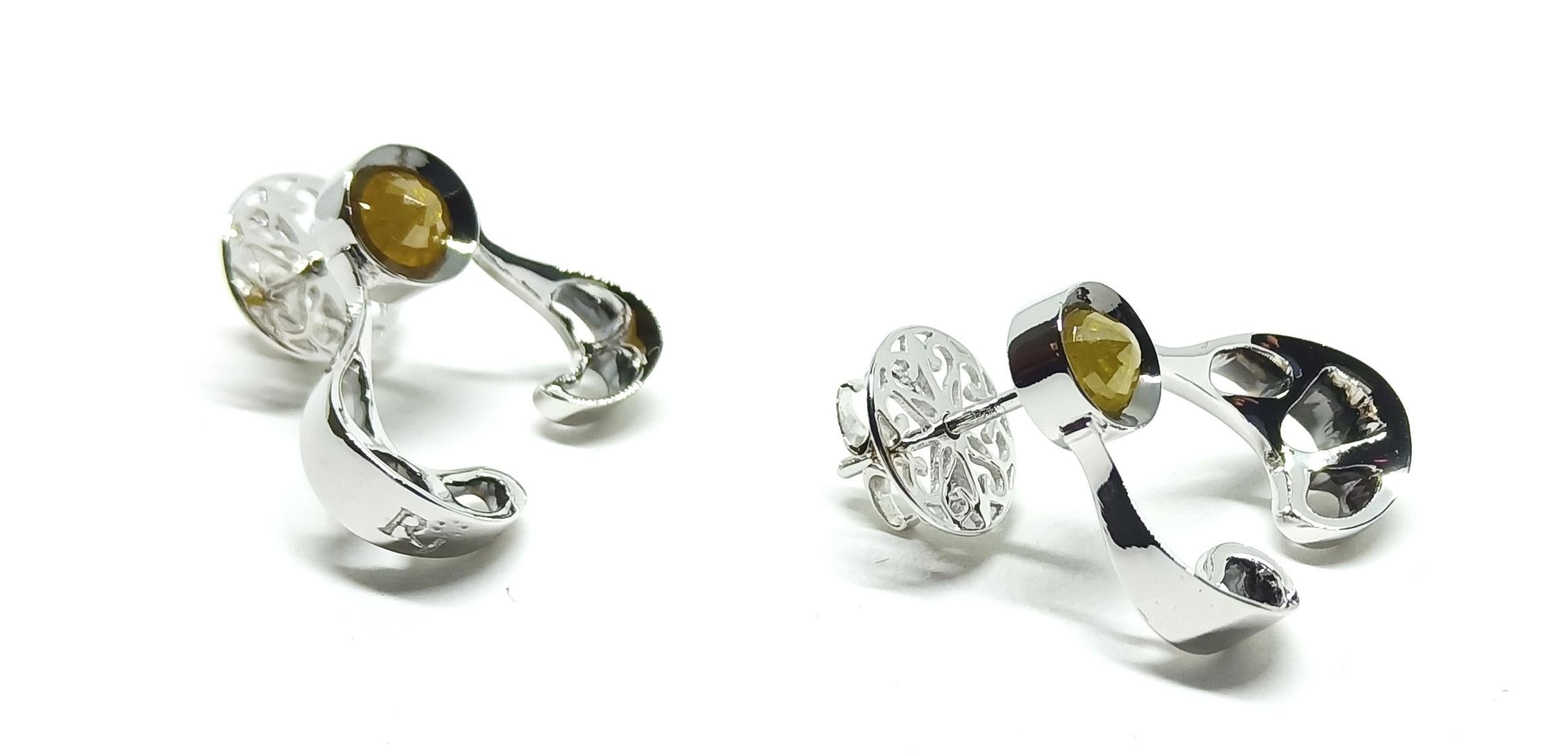 Want Facelift. Amaze Yourself with Contemporary Yellow Diamond Gold Earrings For Sale 2