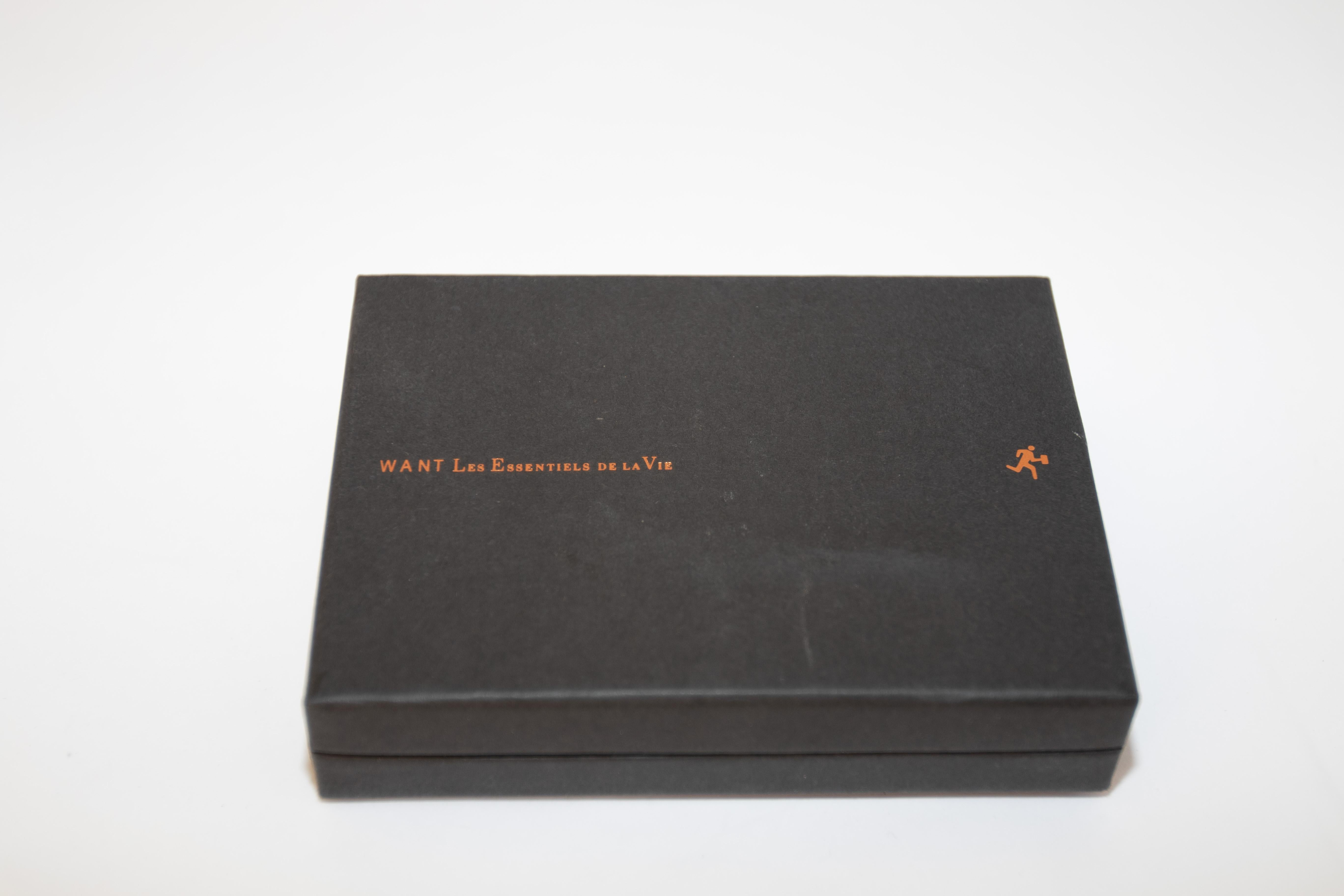 Want Les Essentiels de la Vie Black Leather Passport Cover For Sale 2