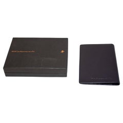 Want Les Essentiels de la Vie Cover per passaporto in pelle nera