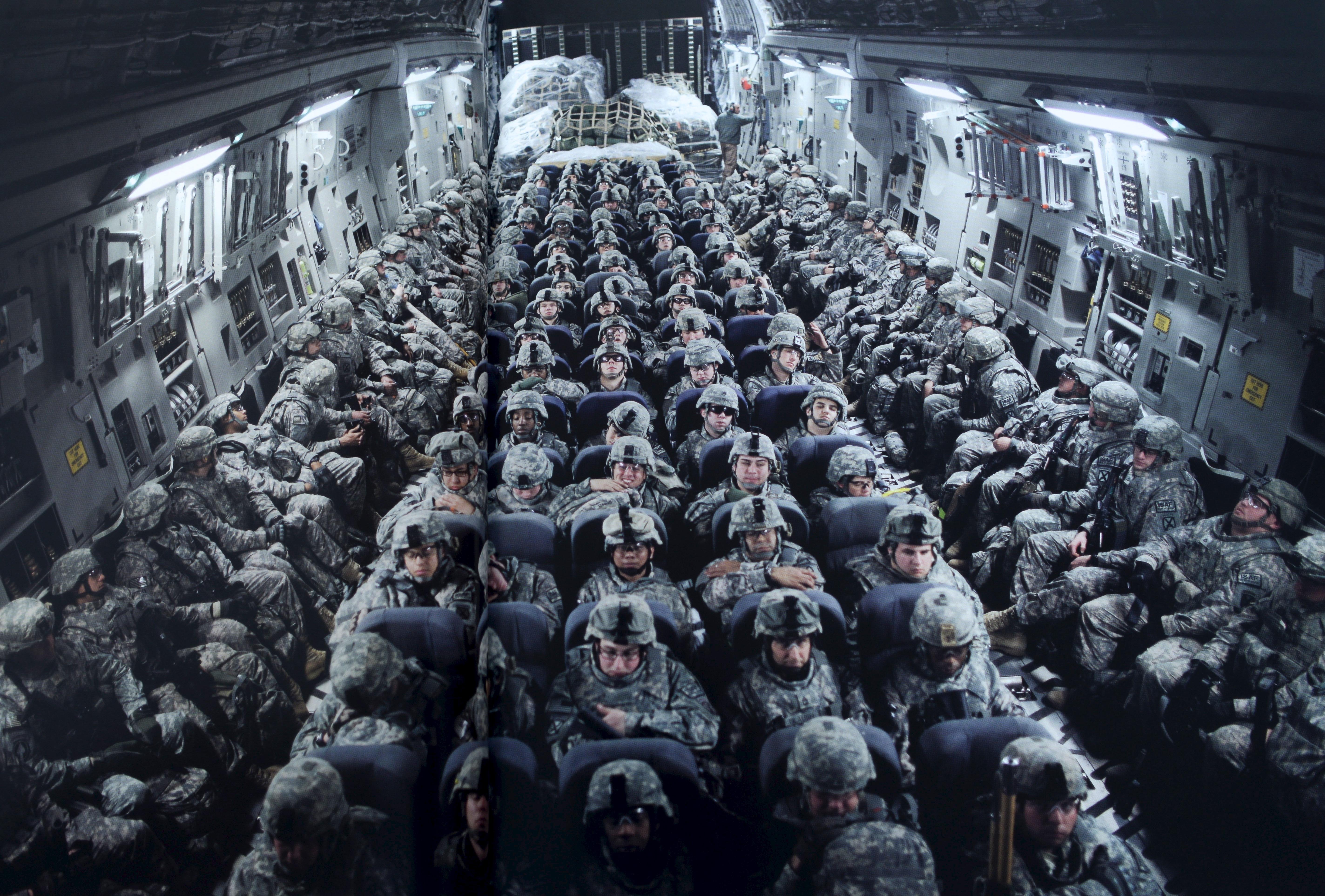 Guerre/Photographie : Images of Armed Conflict & Its Aftermath 1st Ed Exhibition Cat en vente 6
