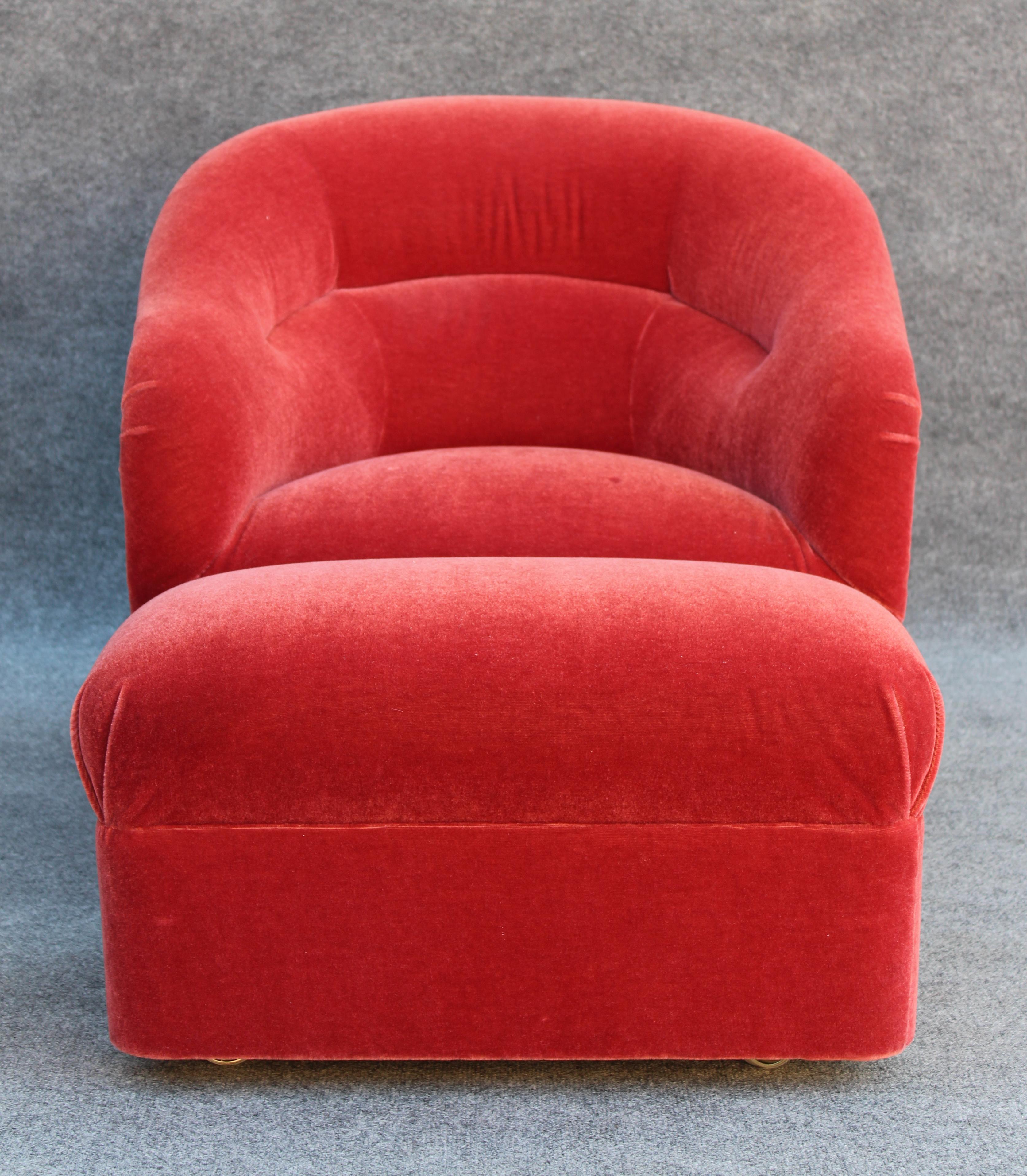 Ward Bennett Brickel Red Mohair Upholstered Swivel Tub Lounge Chair With Ottoman In Good Condition For Sale In Philadelphia, PA
