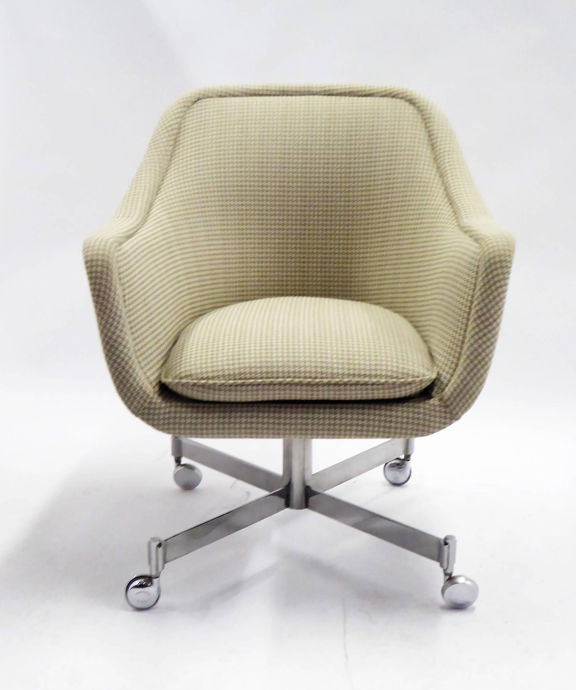 The Ward Bennett 1964 designed bumper desk chair, here reupholstered in a neutral beige Houndstooth fabric. This early Brickel Associates Bumper is a true bucket chair, with a design based on principles of the George Washington swivel chair: a short