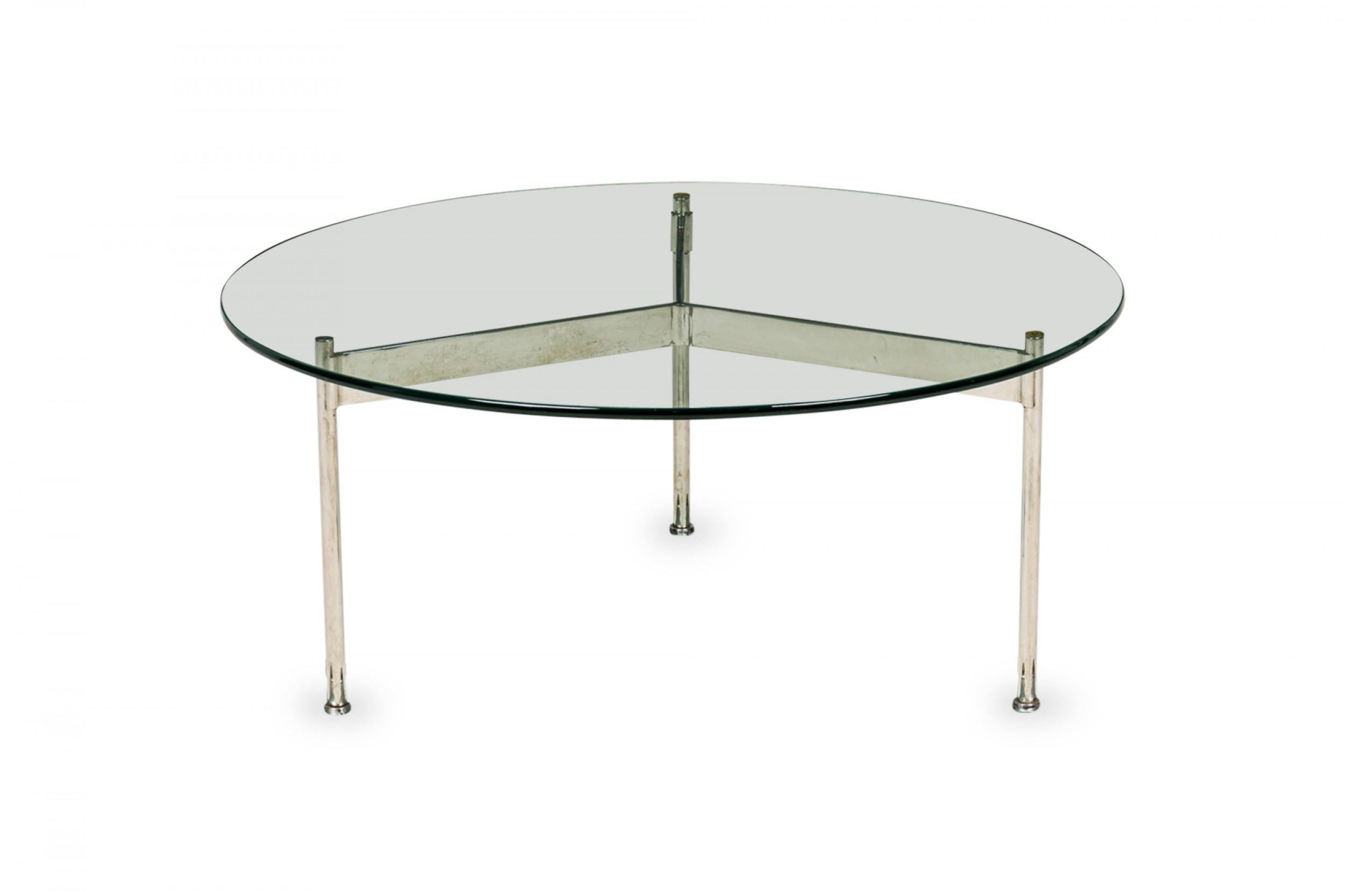 Ward Bennett  Runder Couchtisch aus Glas und verchromtem Stahl im Zustand „Gut“ im Angebot in Queens, NY