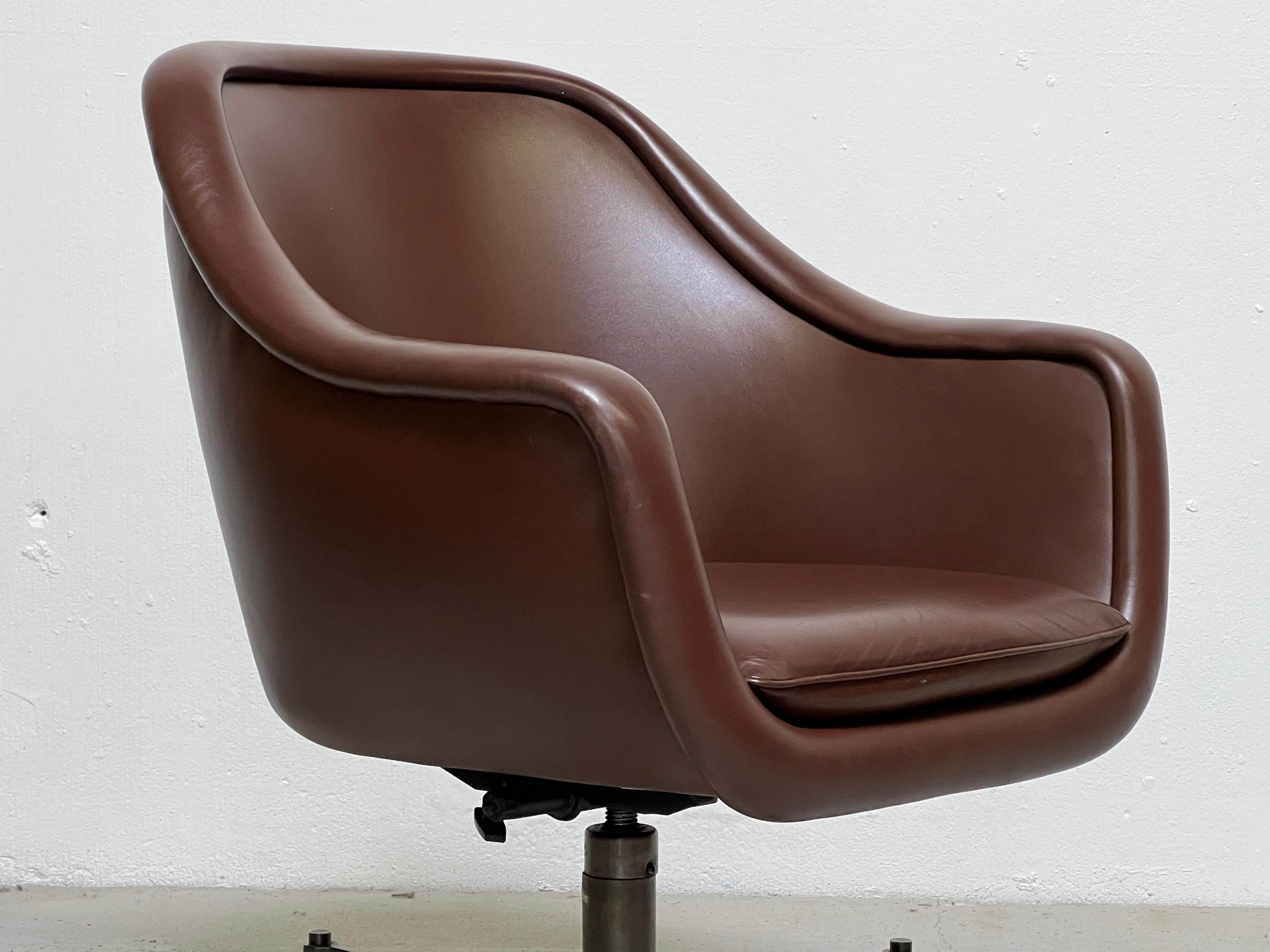 Ward Bennett Desk Chair in Leather with Bronze Base 3