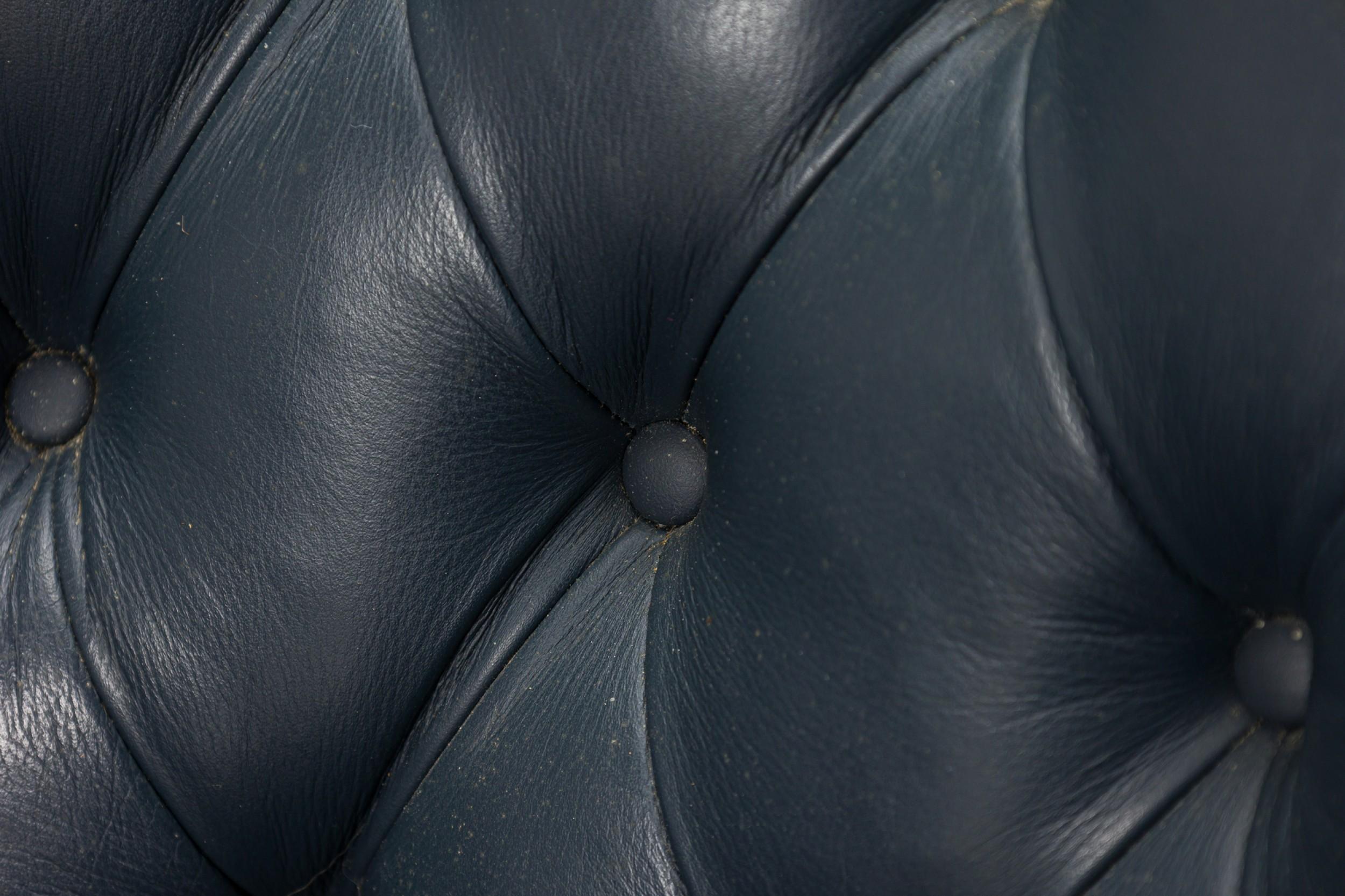 Ward Bennett for Brickel Associates Tufted Blue Leather Swivel Office Chair In Good Condition For Sale In Queens, NY
