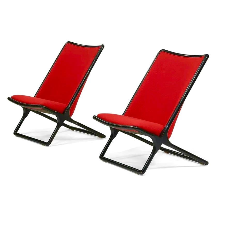 Ward Bennett pour Brickel Assoc. Paire de chaises de salon à ciseaux en frêne noir, ensemble de deux, bouclé de laine rouge, 1984, New York. 
Frêne laqué noir, rembourrage en laine rouge, étiquettes en métal sur chaque pièce.
L'histoire de Ward