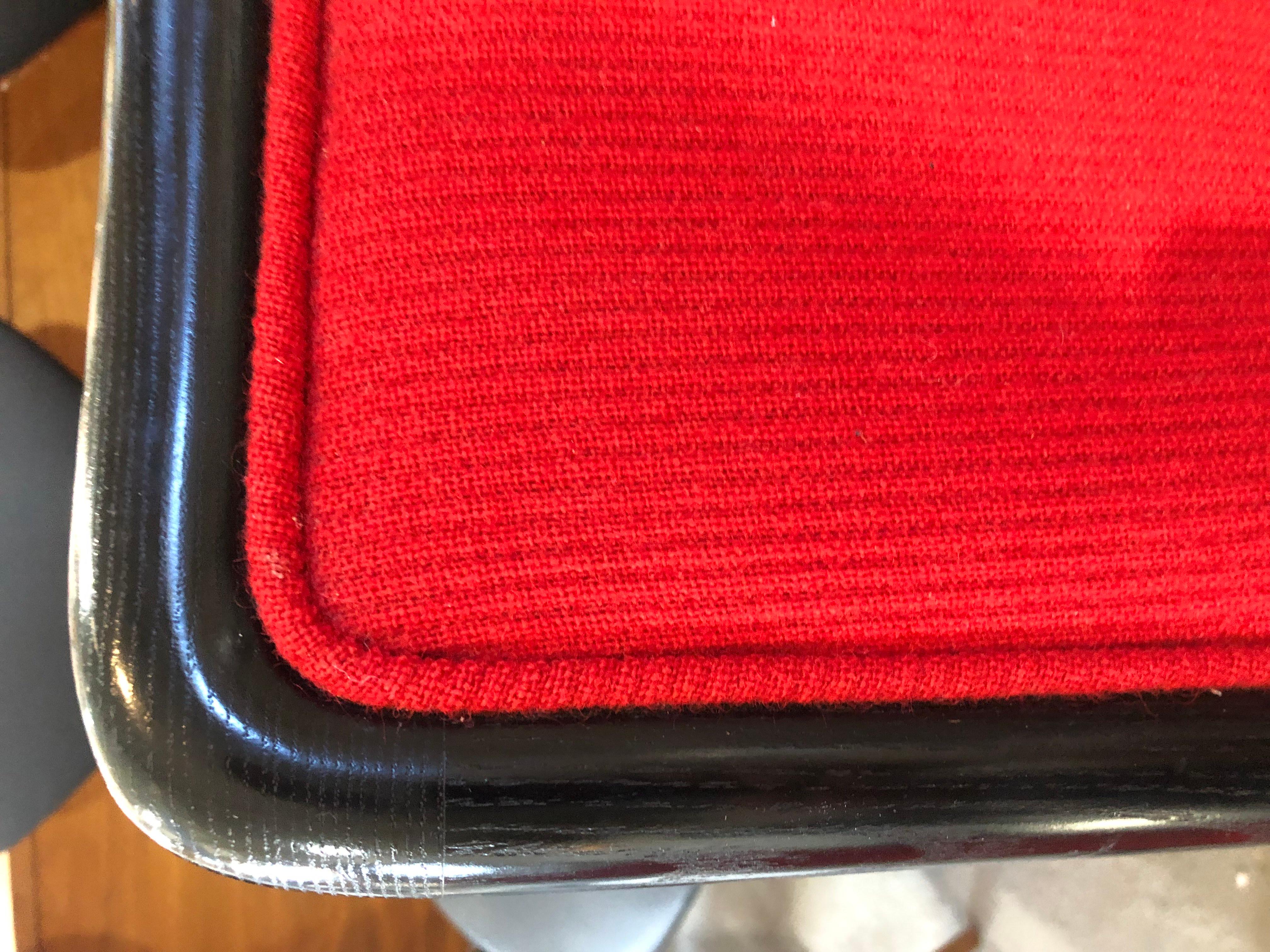 The Bennetts for Brickel Black Ash Scissor Lounge Chairs, Red Wool Bouclé, 1984 en vente 6