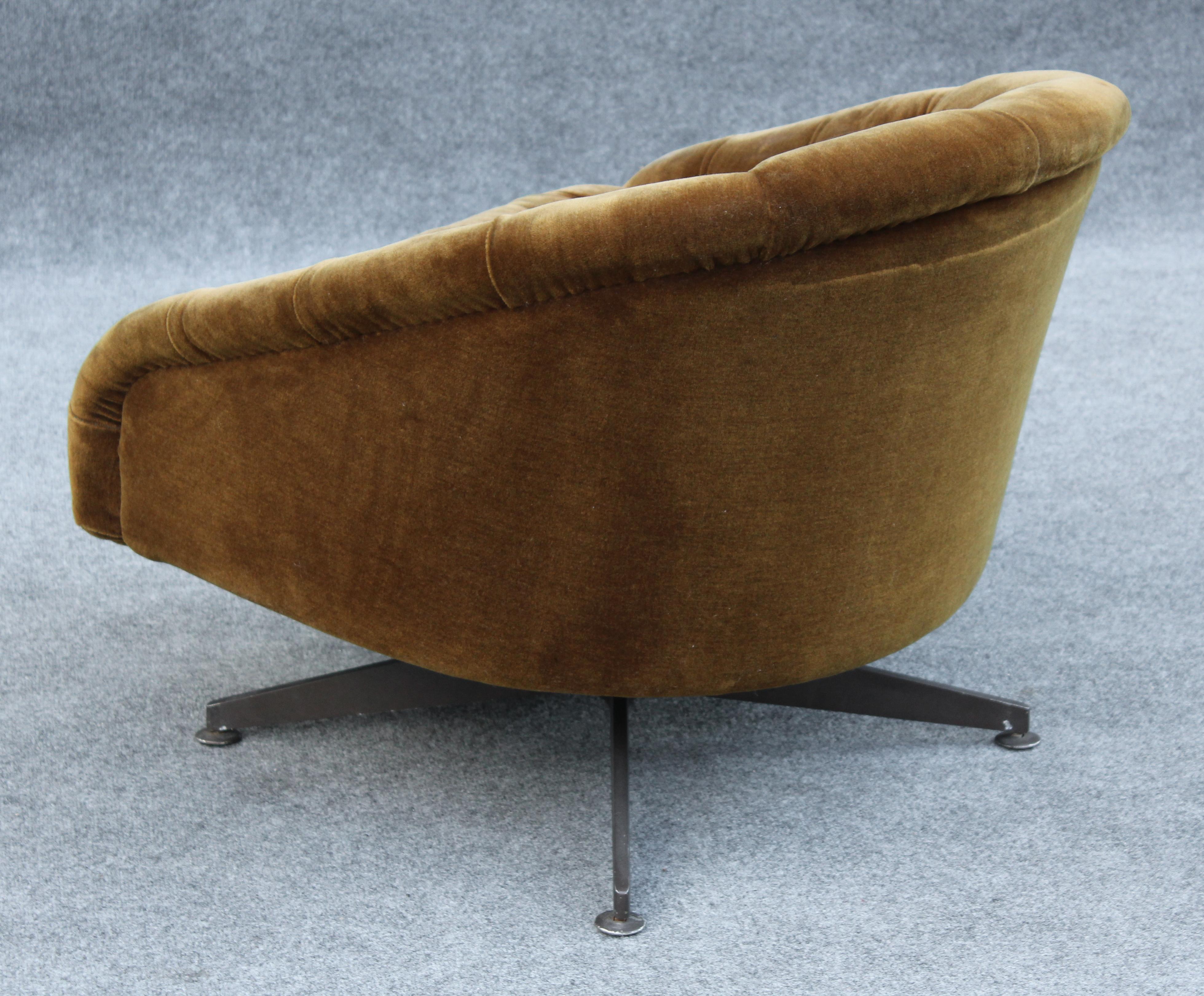 Late 20th Century Ward Bennett for Lehigh Leopold Chrome & Green Suede Swivel or Lounge Chair For Sale