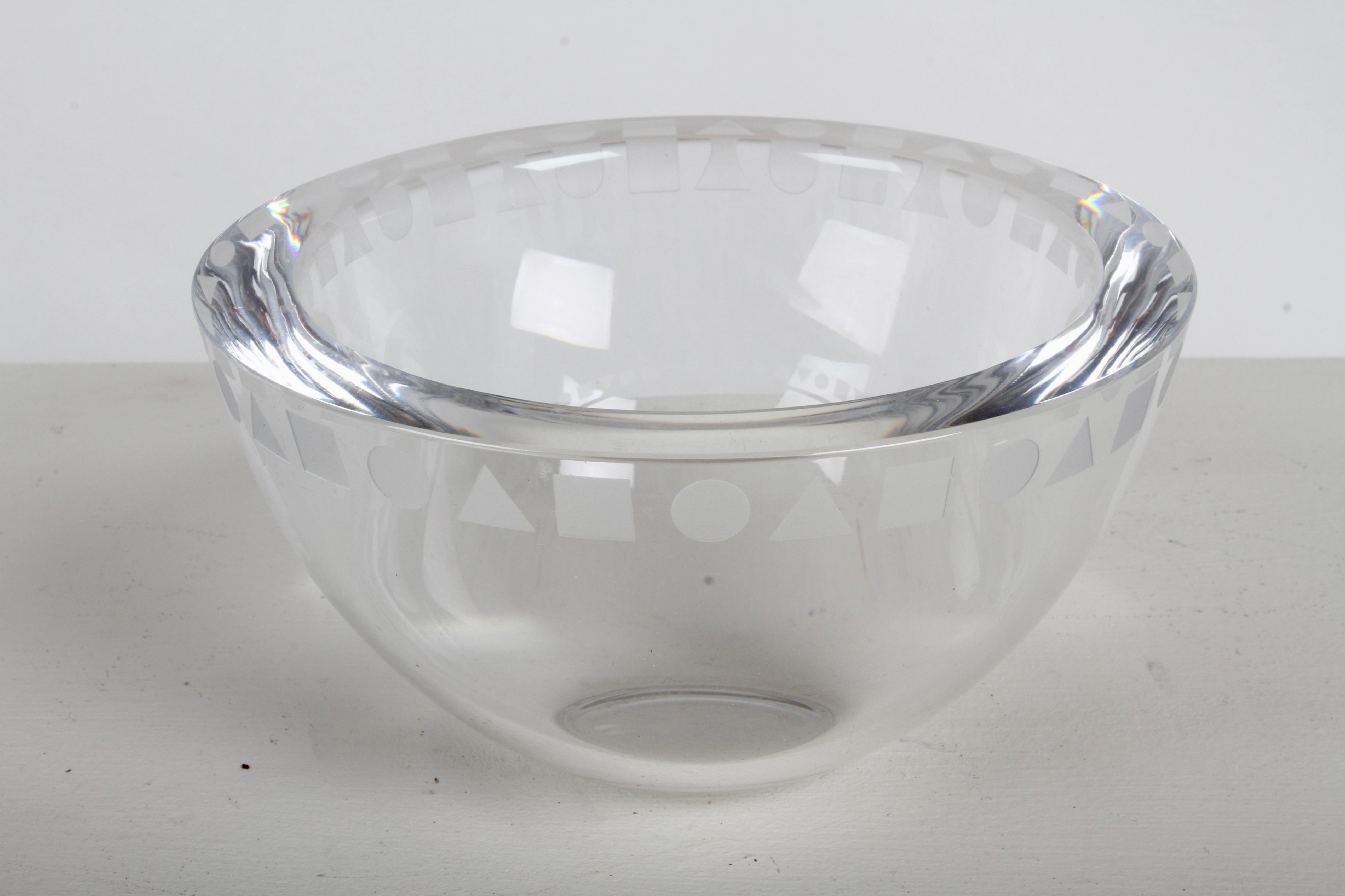  A post-modern Ward Bennett design for Sasaki Japan, clear lead crystal bowl with etched circle-triangle-square pattern, 1/2
