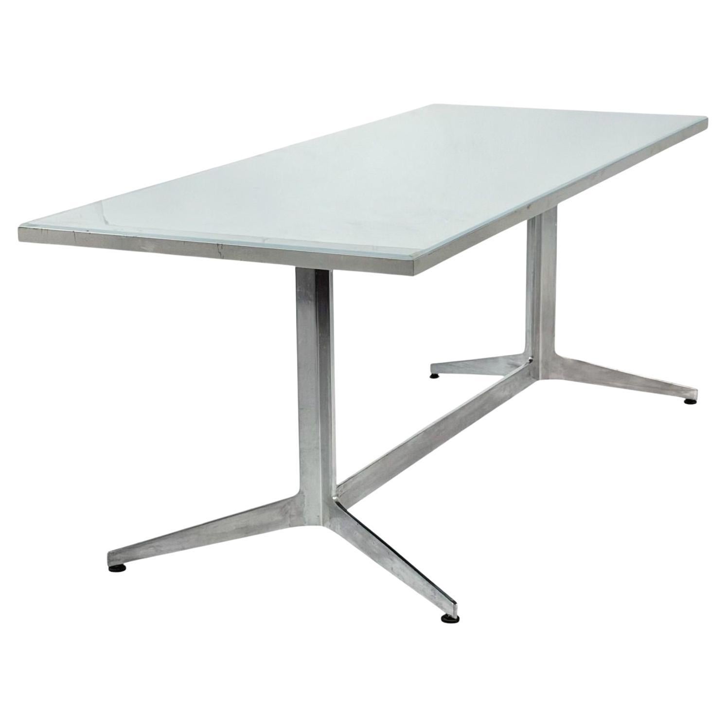 Ward Bennett Esstisch/Schreibtisch aus Milchglas und Aluminium, 1960 im Angebot