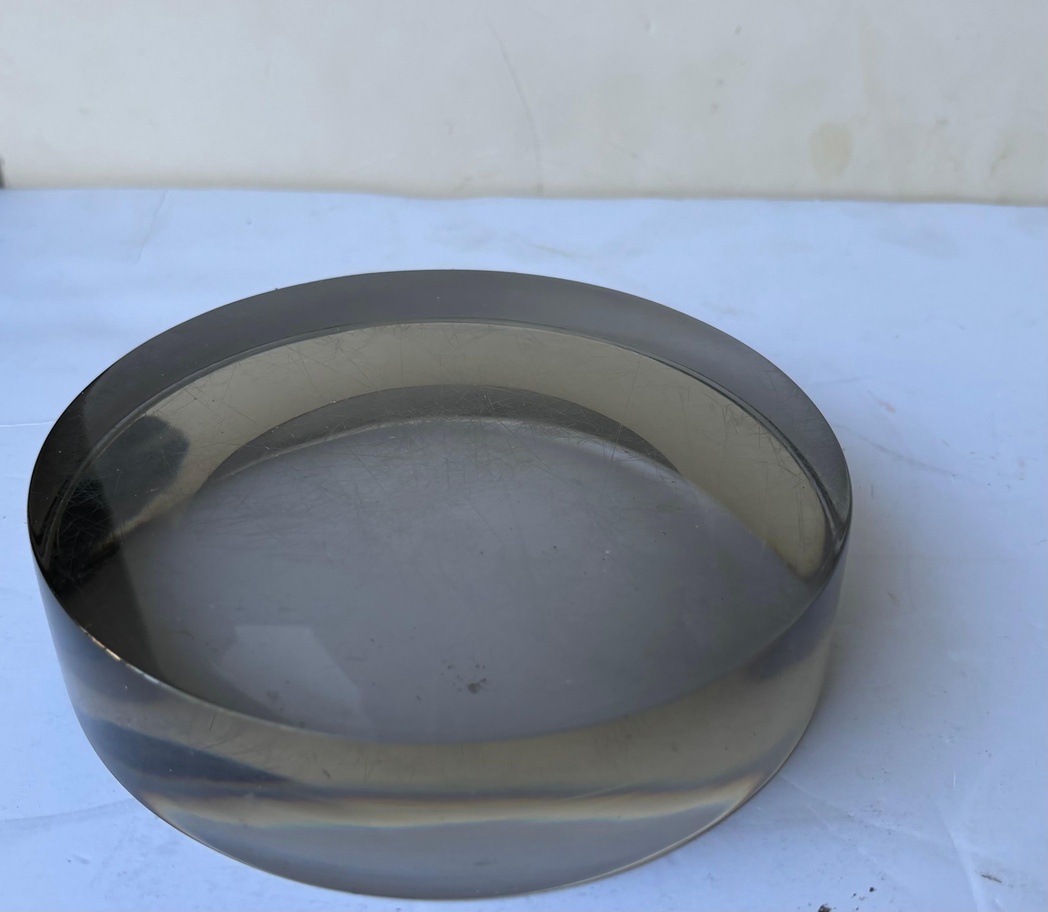 Schönes Glas vide poche, scheint nicht signiert zu sein, aber hat viel Ware im Boden.