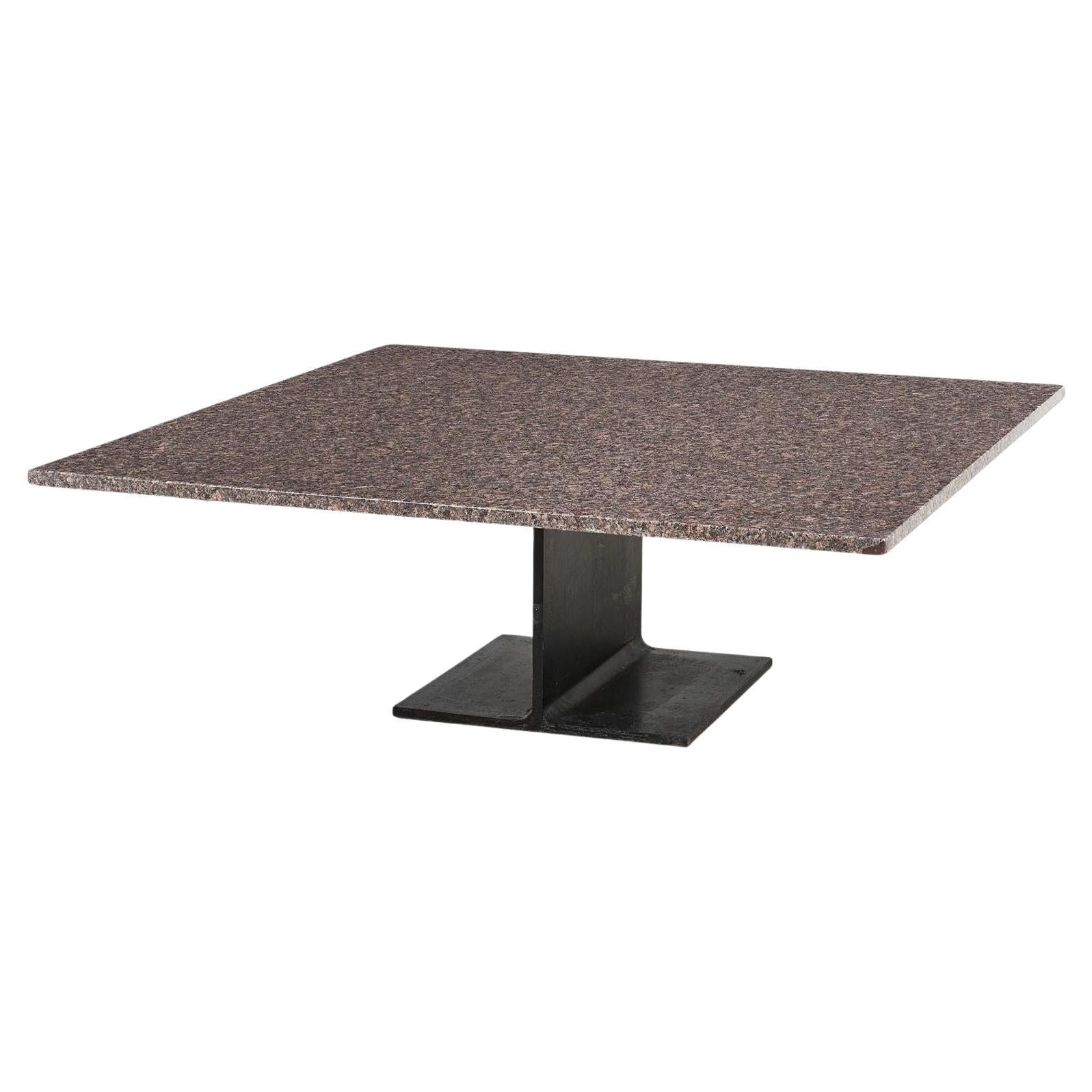 Ward Bennett, Granit-Couchtisch mit I-Beam-Beam-Beschlägen, 1970