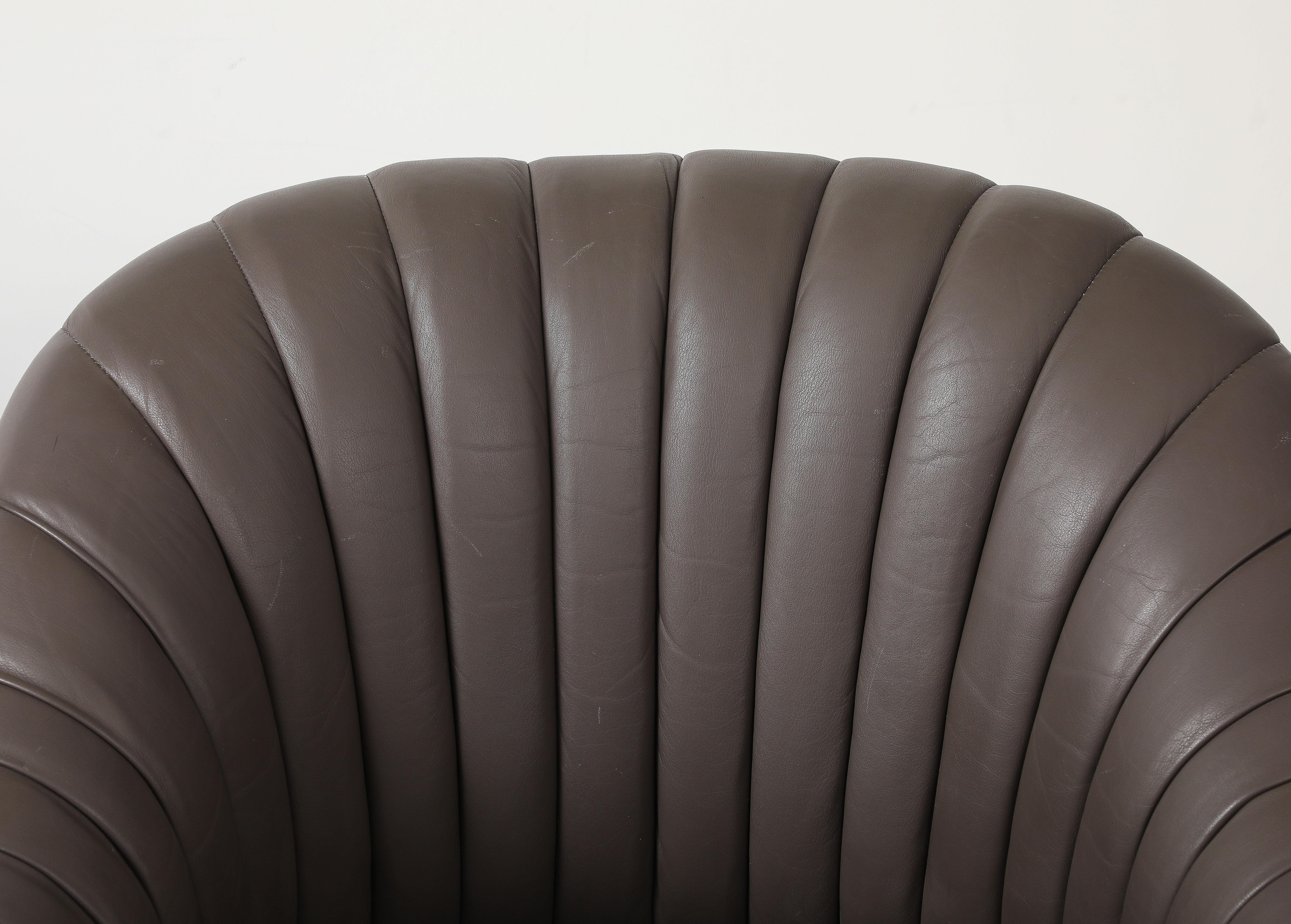 Ward Bennett Leder 1970er Jahre Channel Mid Century Loungesessel (amerikanisch) im Angebot