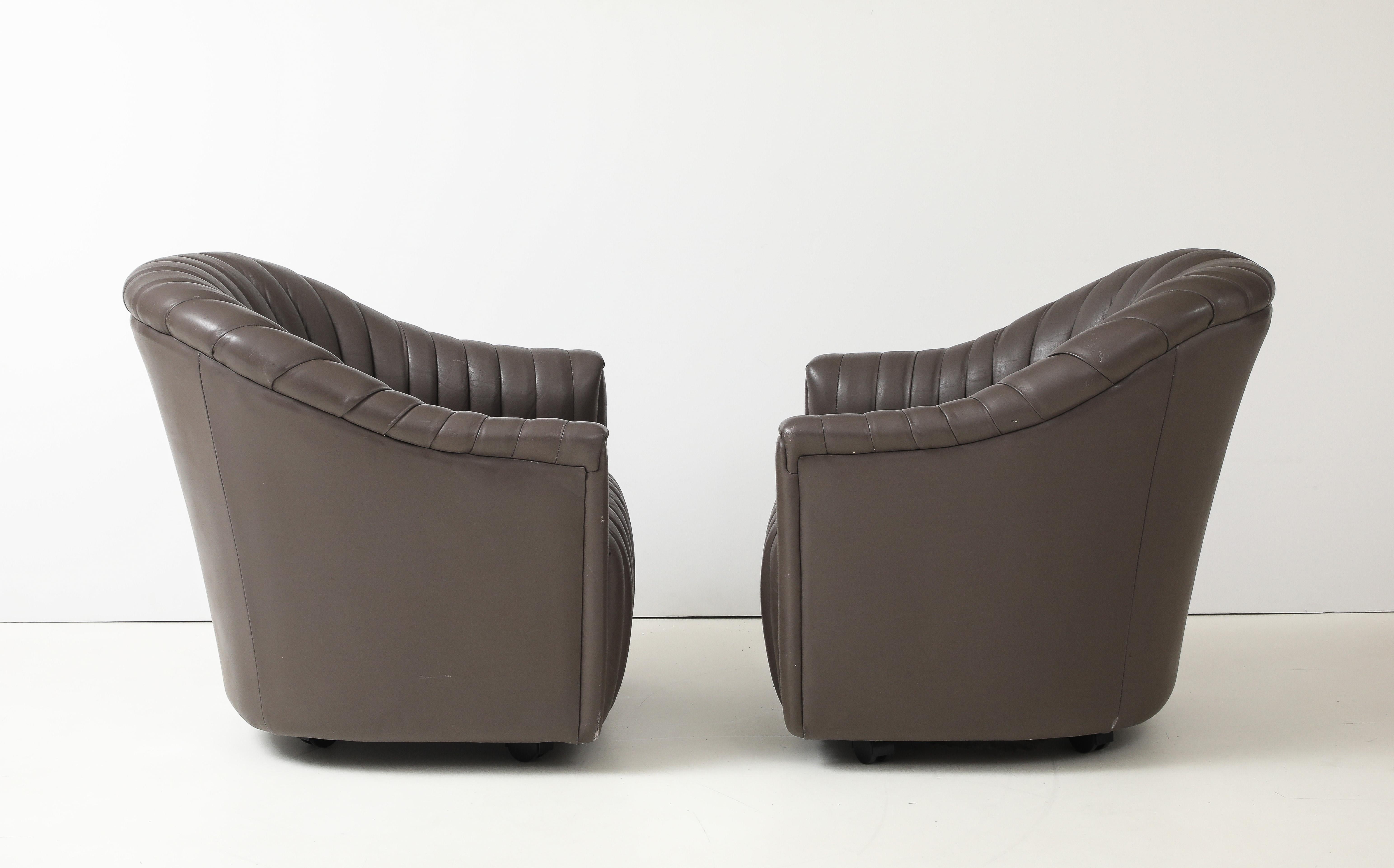 Ward Bennett Leather 1970s Channel Mid Century Lounge Chairs In Excellent Condition For Sale In New York, NY