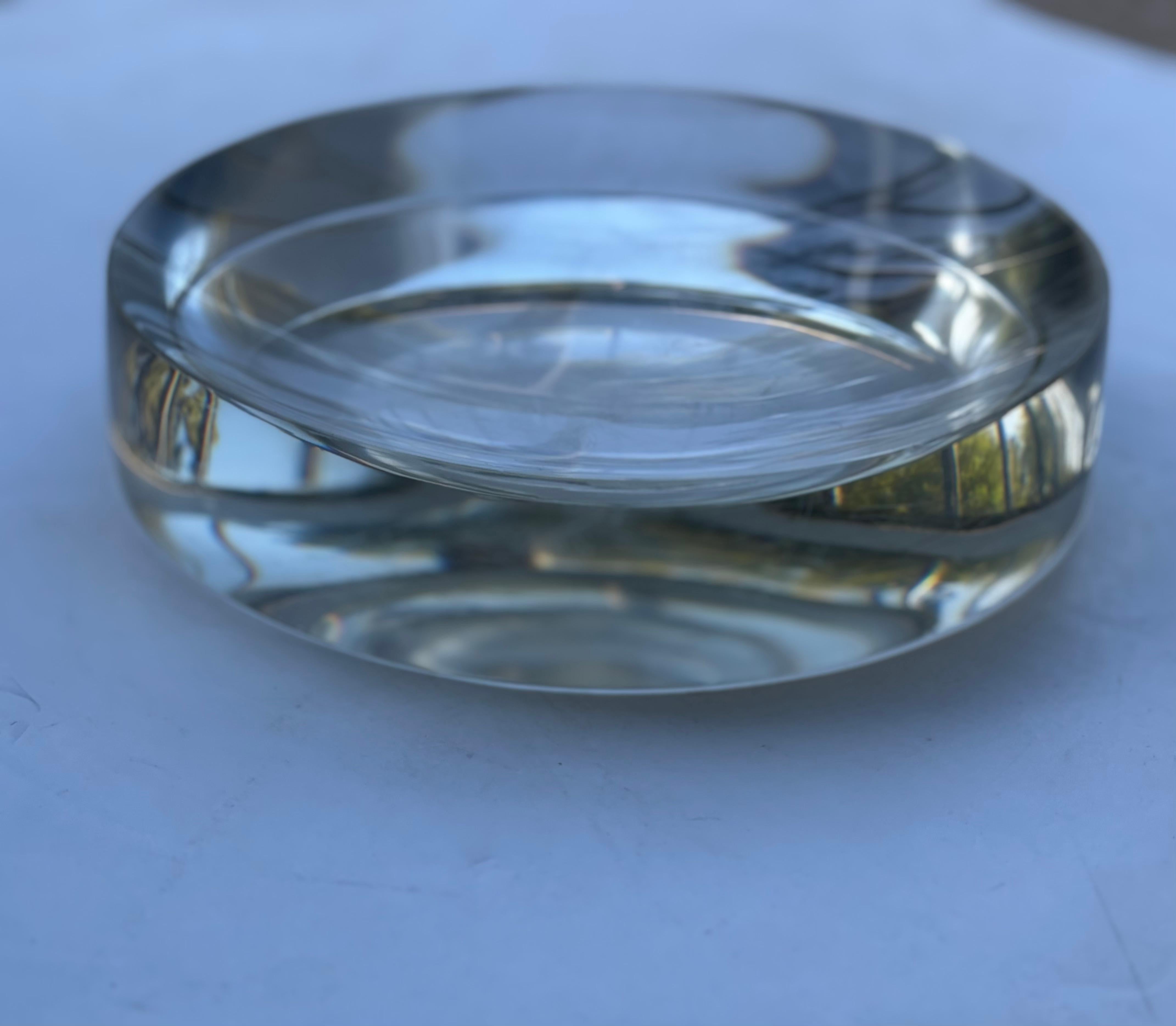 Vice and simple modern design in this bow / vide-poche by Ward Bennett , made and signed Salviati.