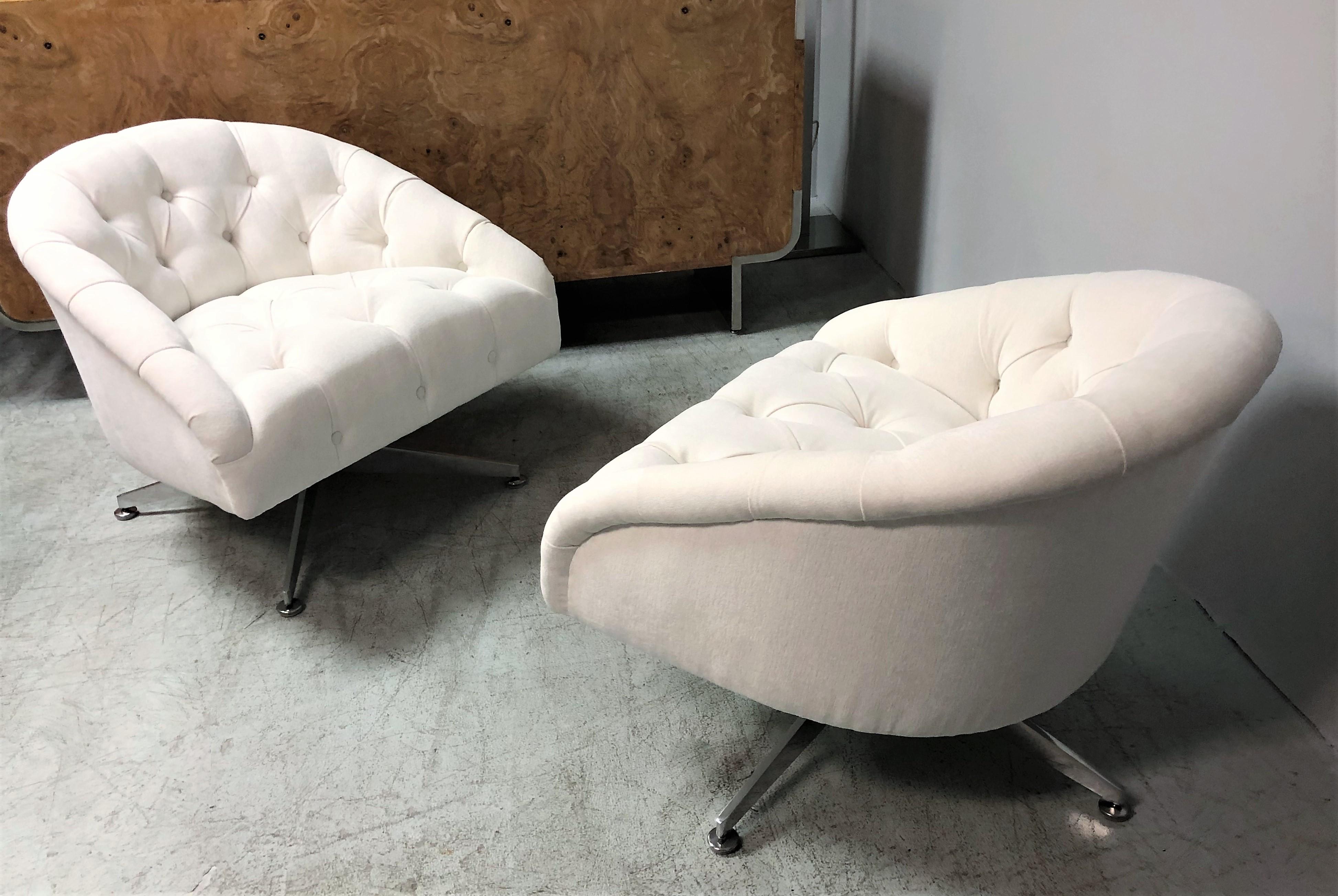 Ward Bennett Pair of Tufted Lounge Swivel Chairs, 1960s 2