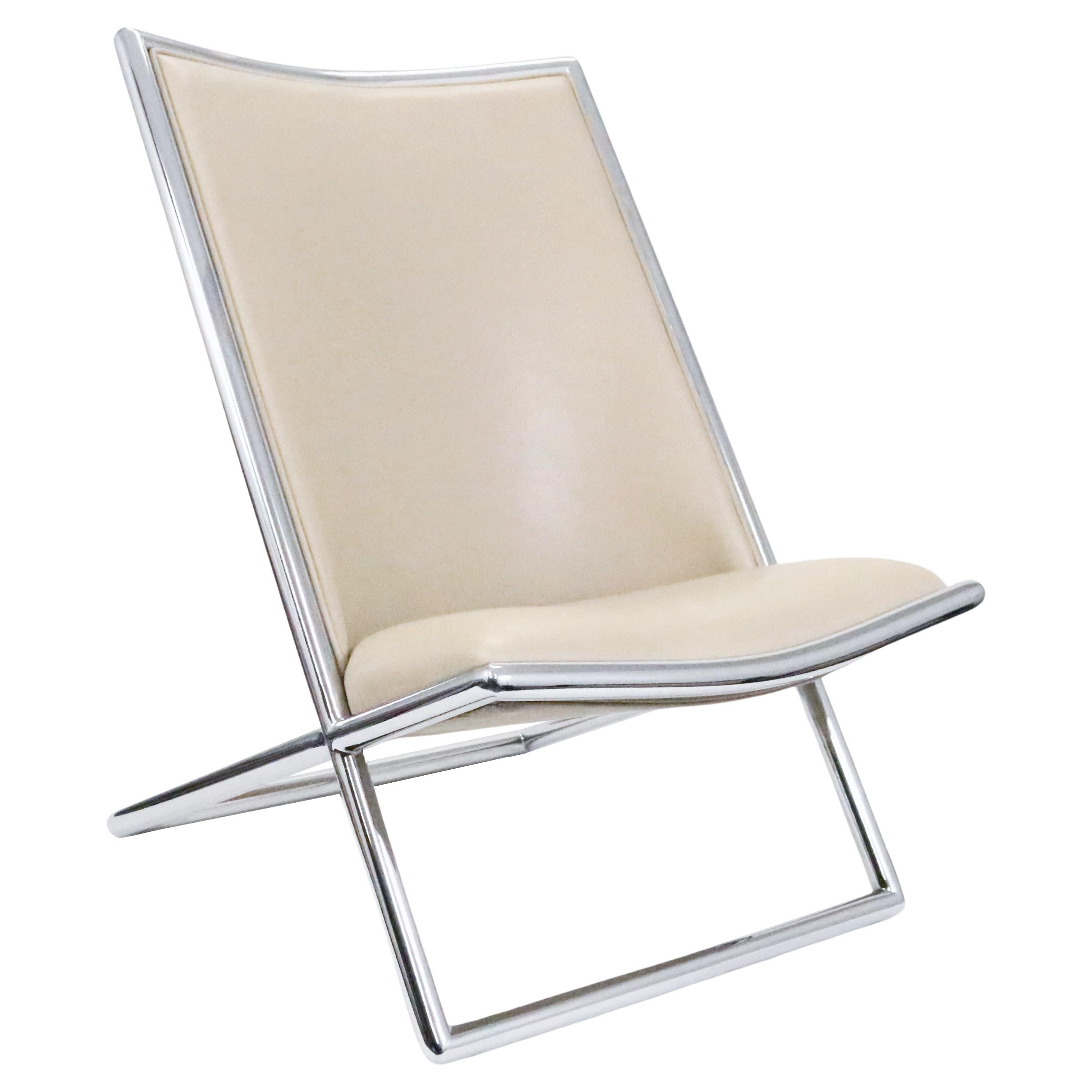 Élevez votre espace de vie avec cette paire iconique de chaises 
