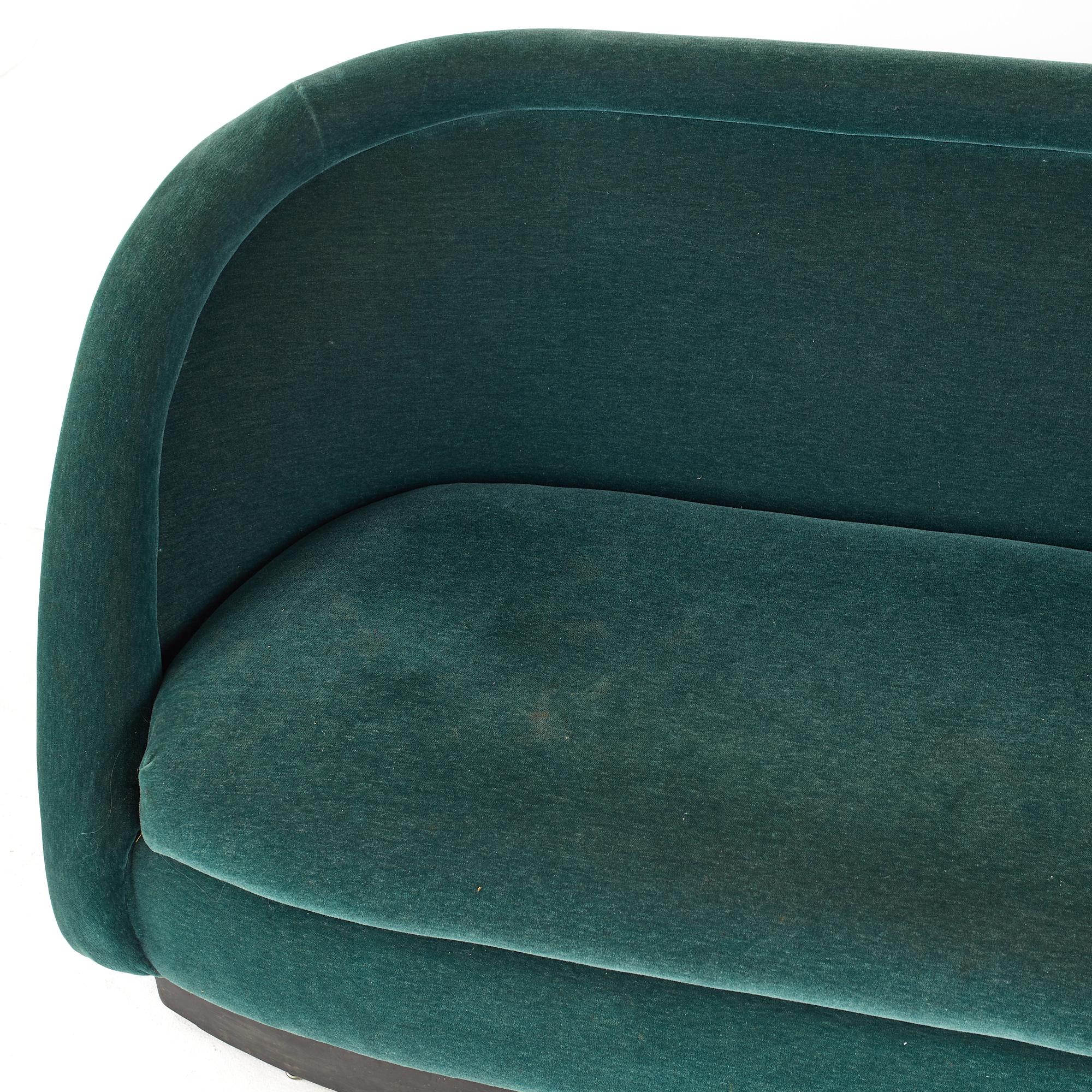 Ward Bennett Style Mid Century Green Velvet Sofa Settee In Good Condition For Sale In Countryside, IL