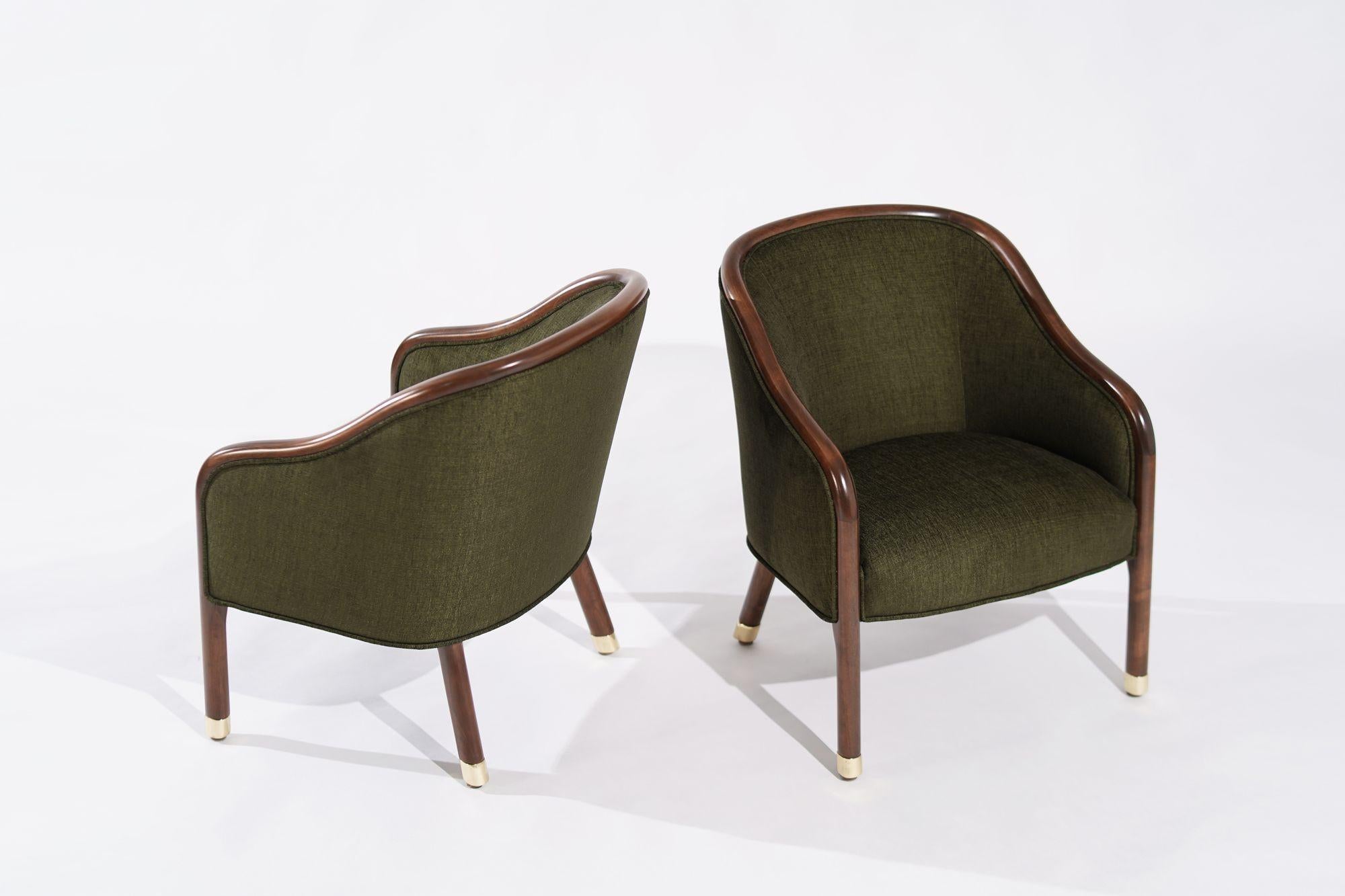 Mid-Century Modern The Bennett Walnut Frame Lounge Chairs, C. 1970 en vente