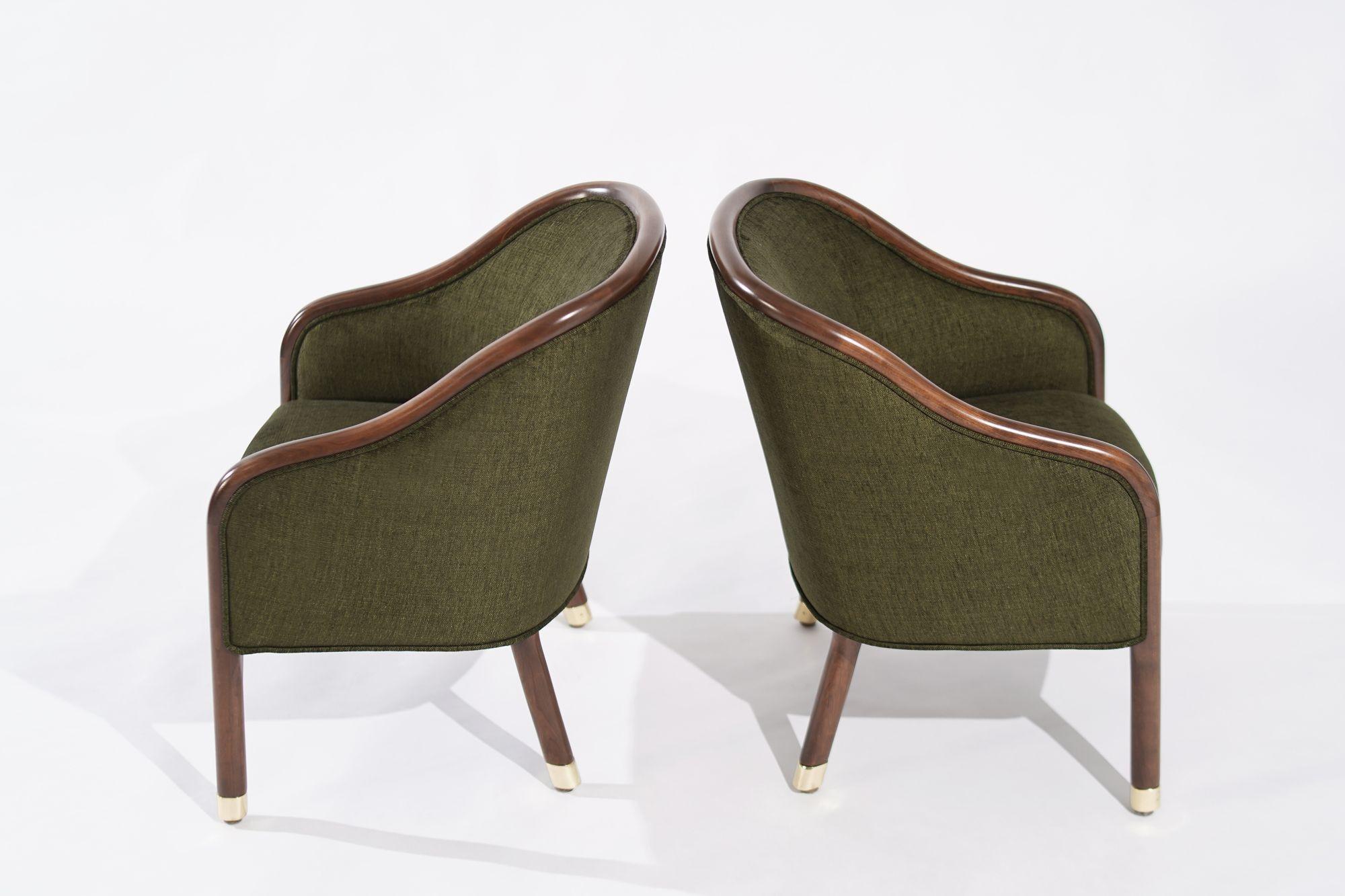 20ième siècle The Bennett Walnut Frame Lounge Chairs, C. 1970 en vente
