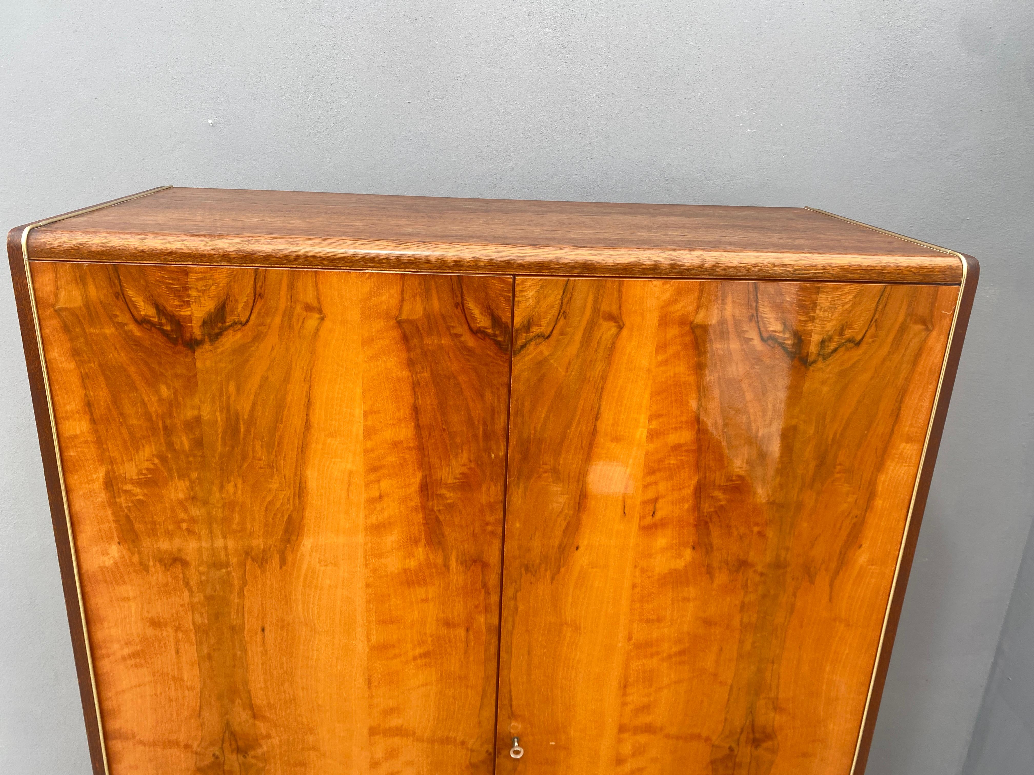 Armoire, 1970, placage de noyer 6
