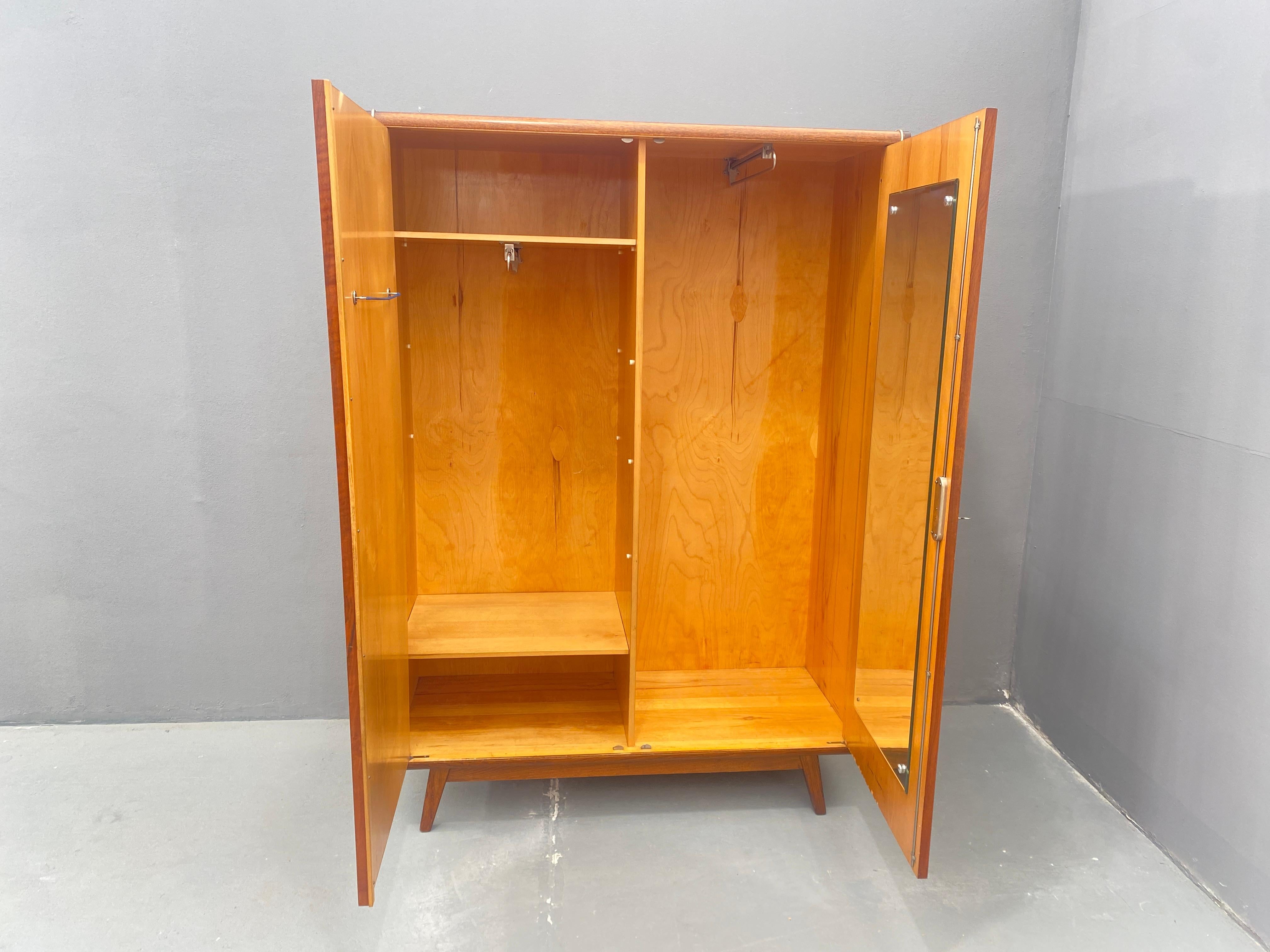 Armoire, 1970, placage de noyer 8