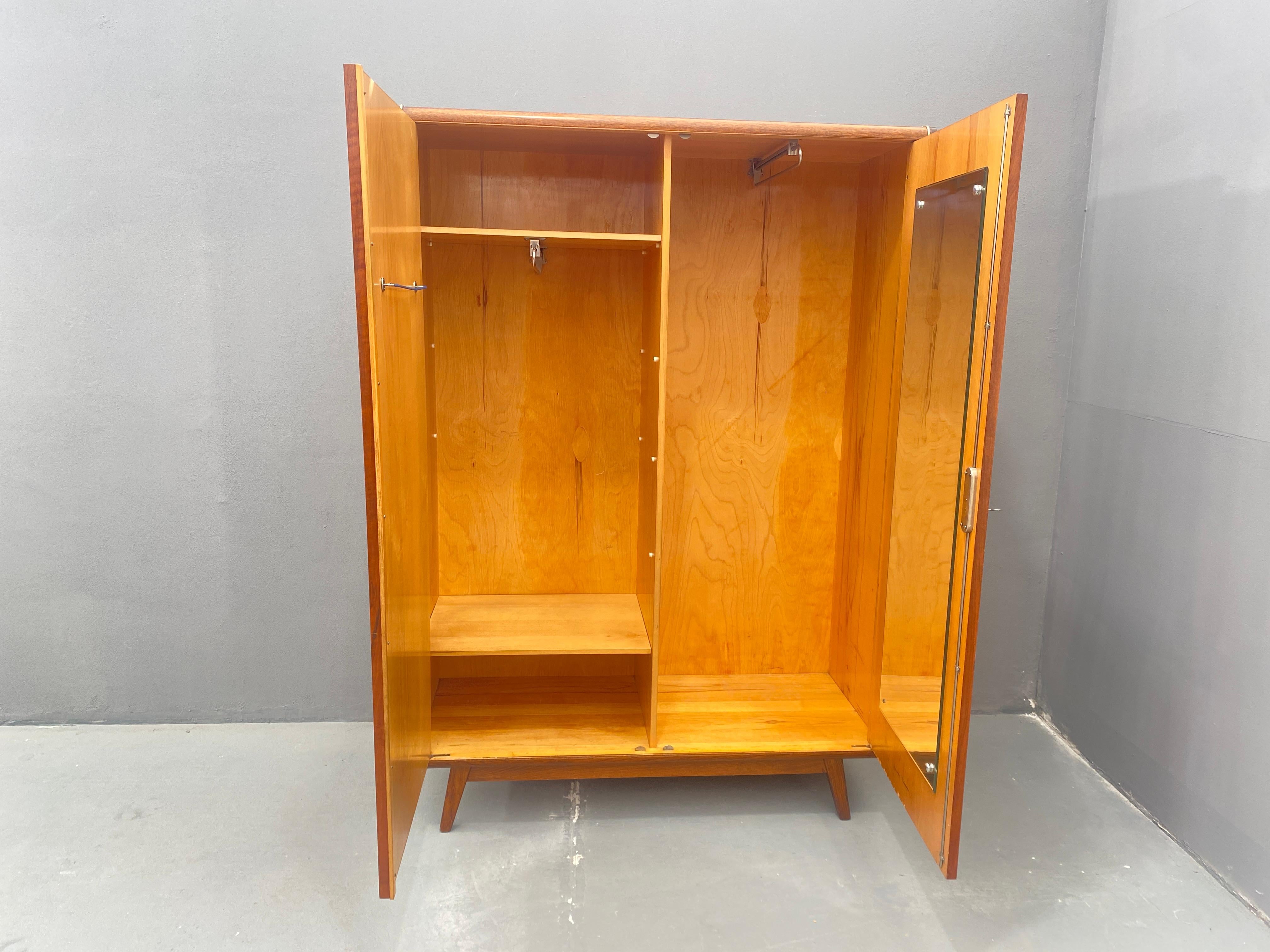 Armoire, 1970, placage de noyer 9