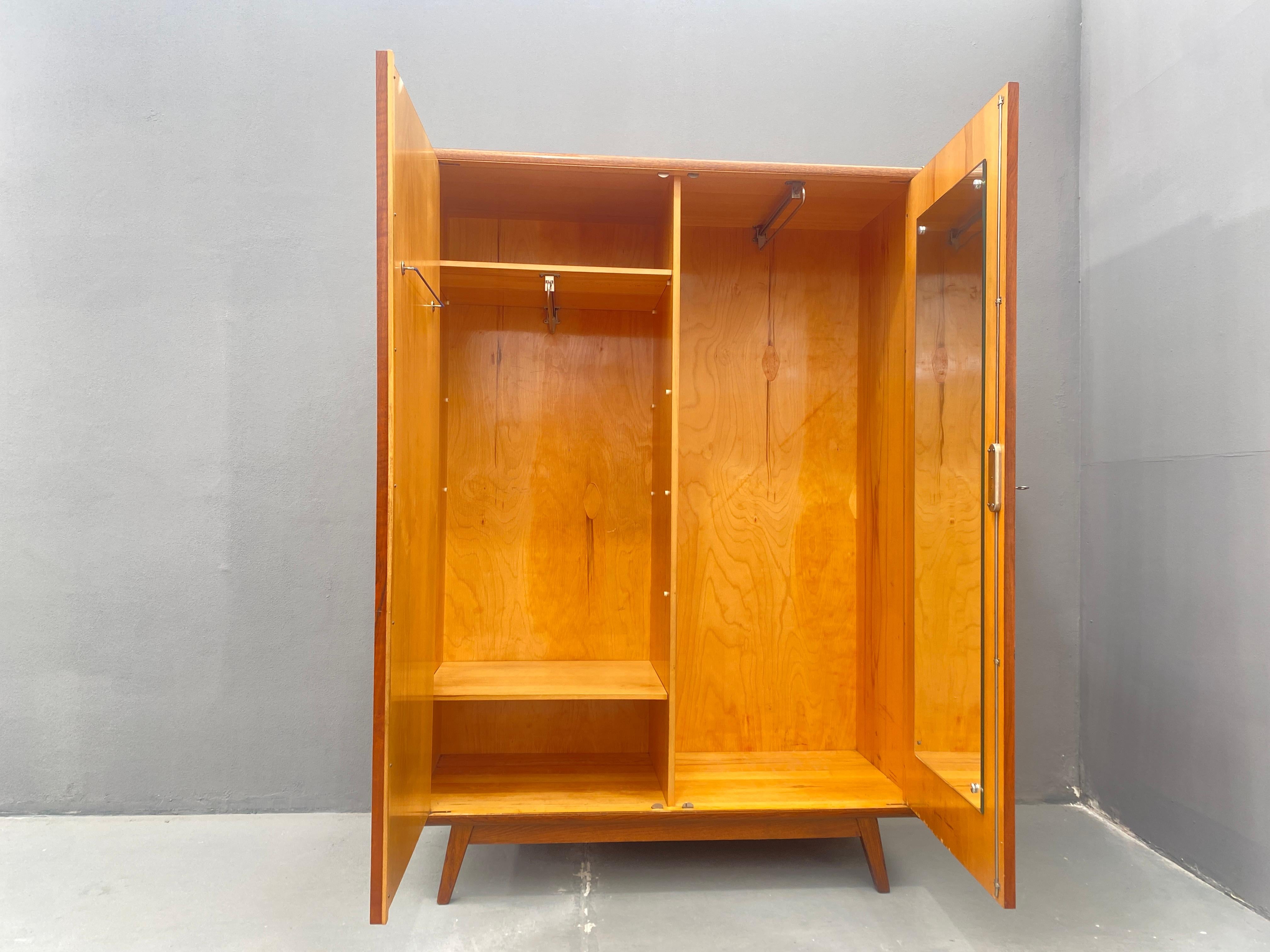 Armoire, 1970, placage de noyer 10