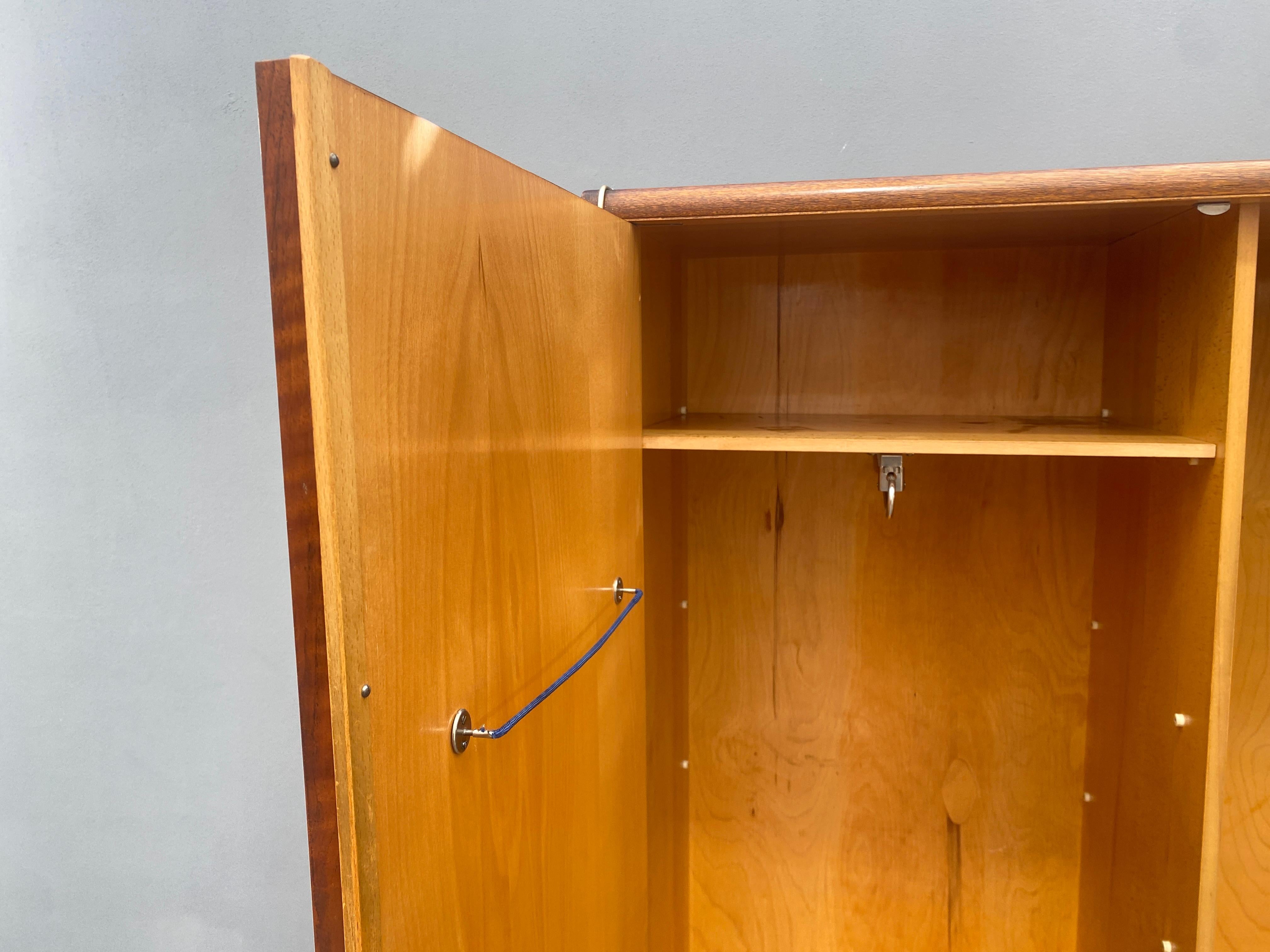 Armoire, 1970, placage de noyer 11